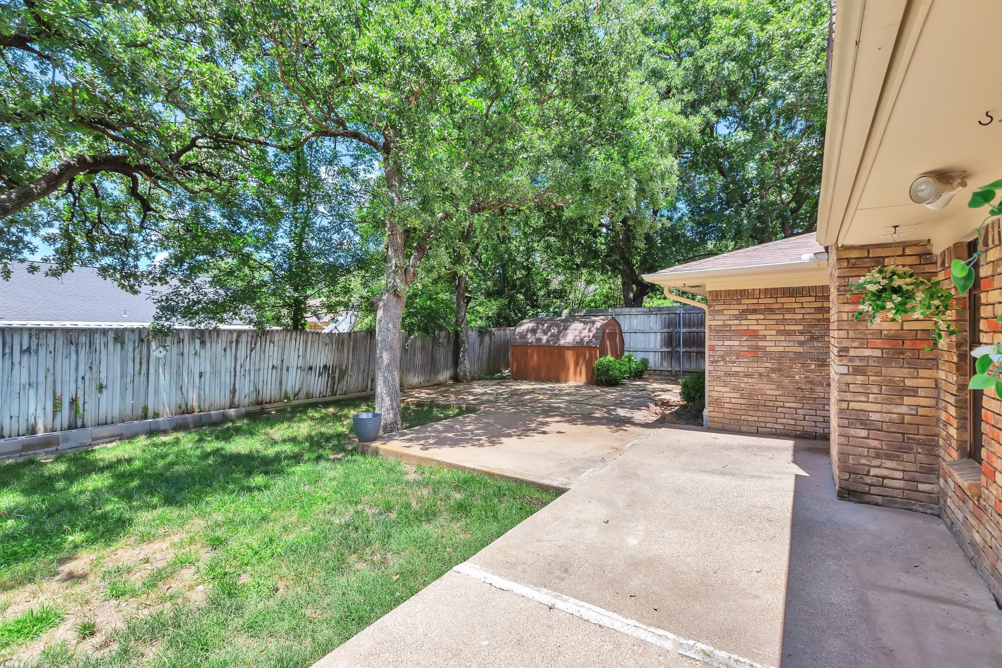 2717 Meadow Green, Bedford, TX, 76021
