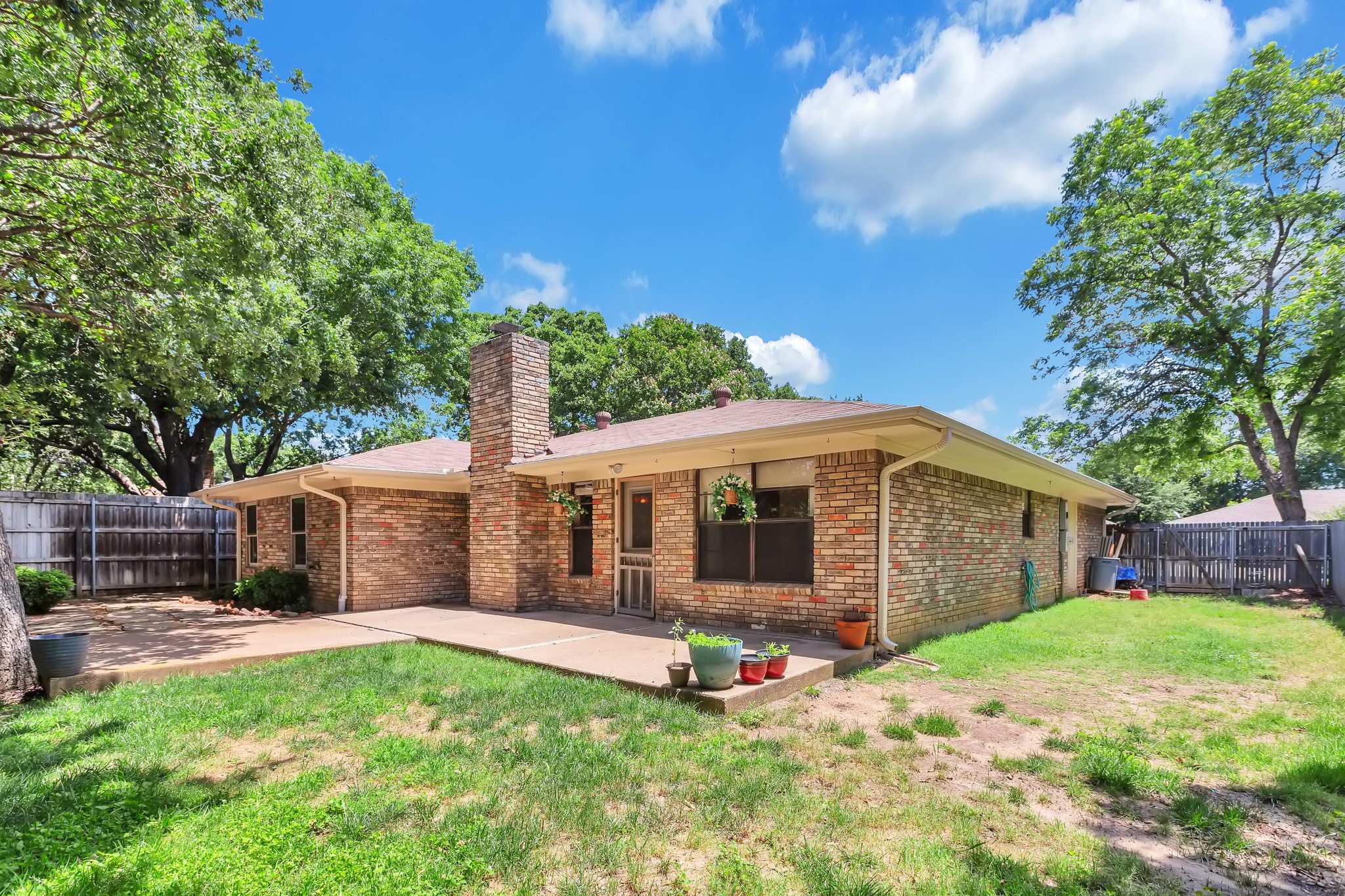 2717 Meadow Green, Bedford, TX, 76021