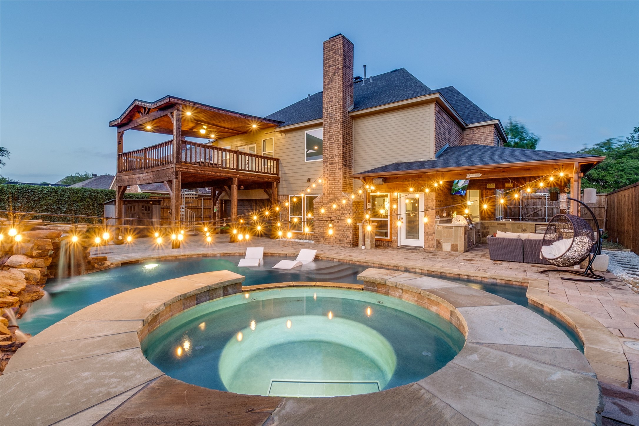 Property photo 01 of 4009 Crestwood Drive, Carrollton, TX 75007 | MLS #21249182