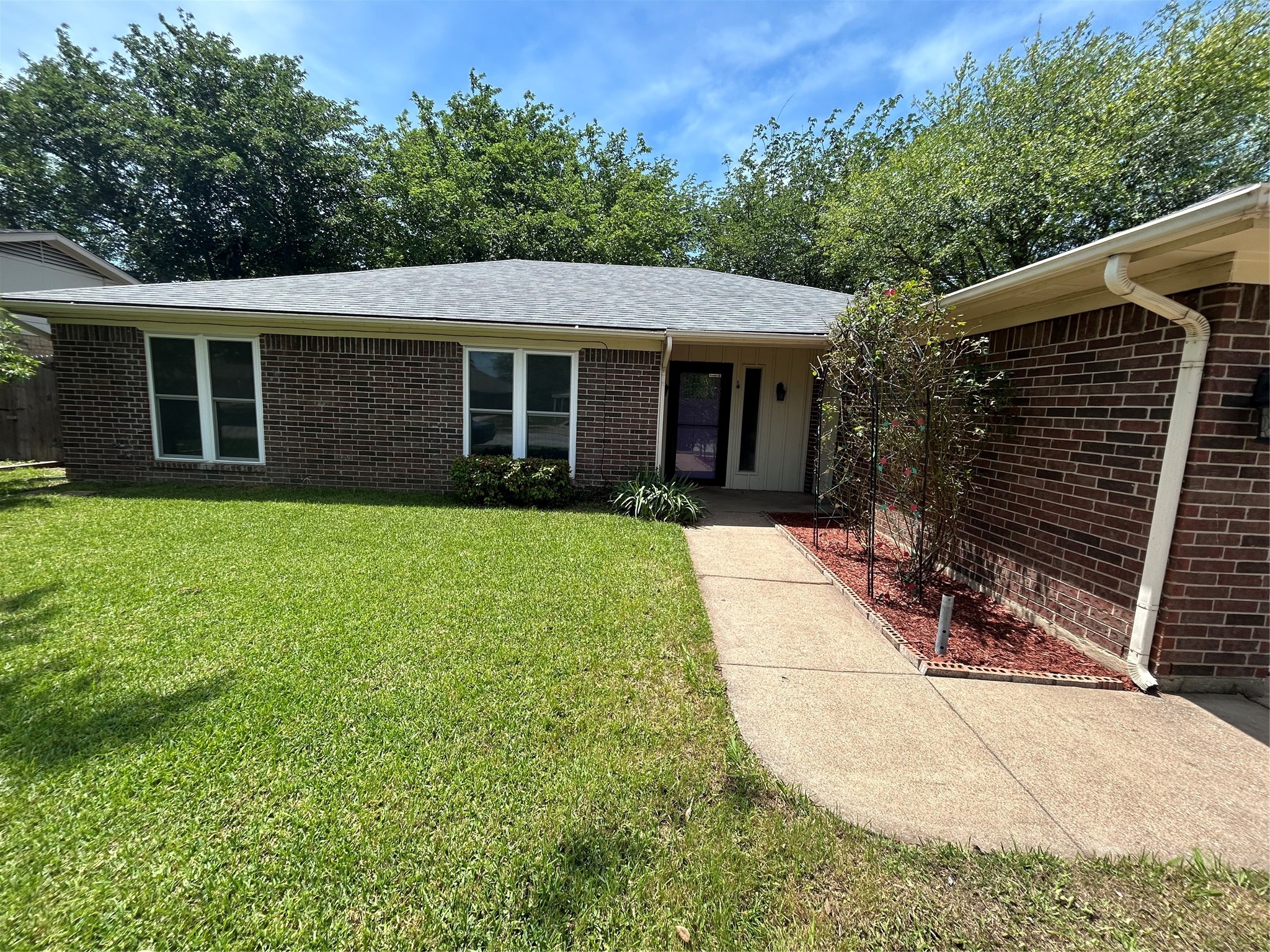 400 Indian Crest Drive, Saginaw, TX, 76179