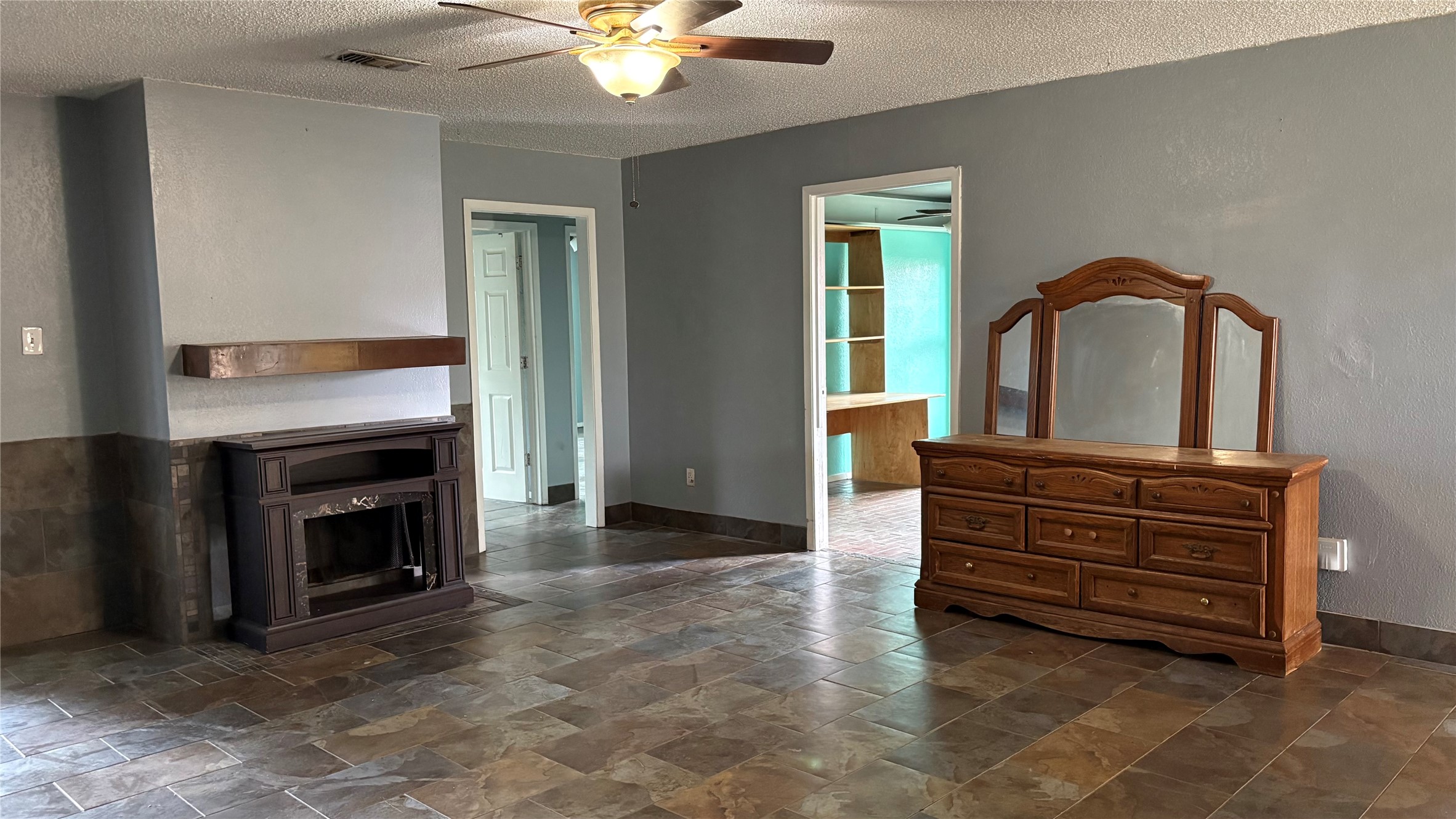 400 Indian Crest Drive, Saginaw, TX, 76179