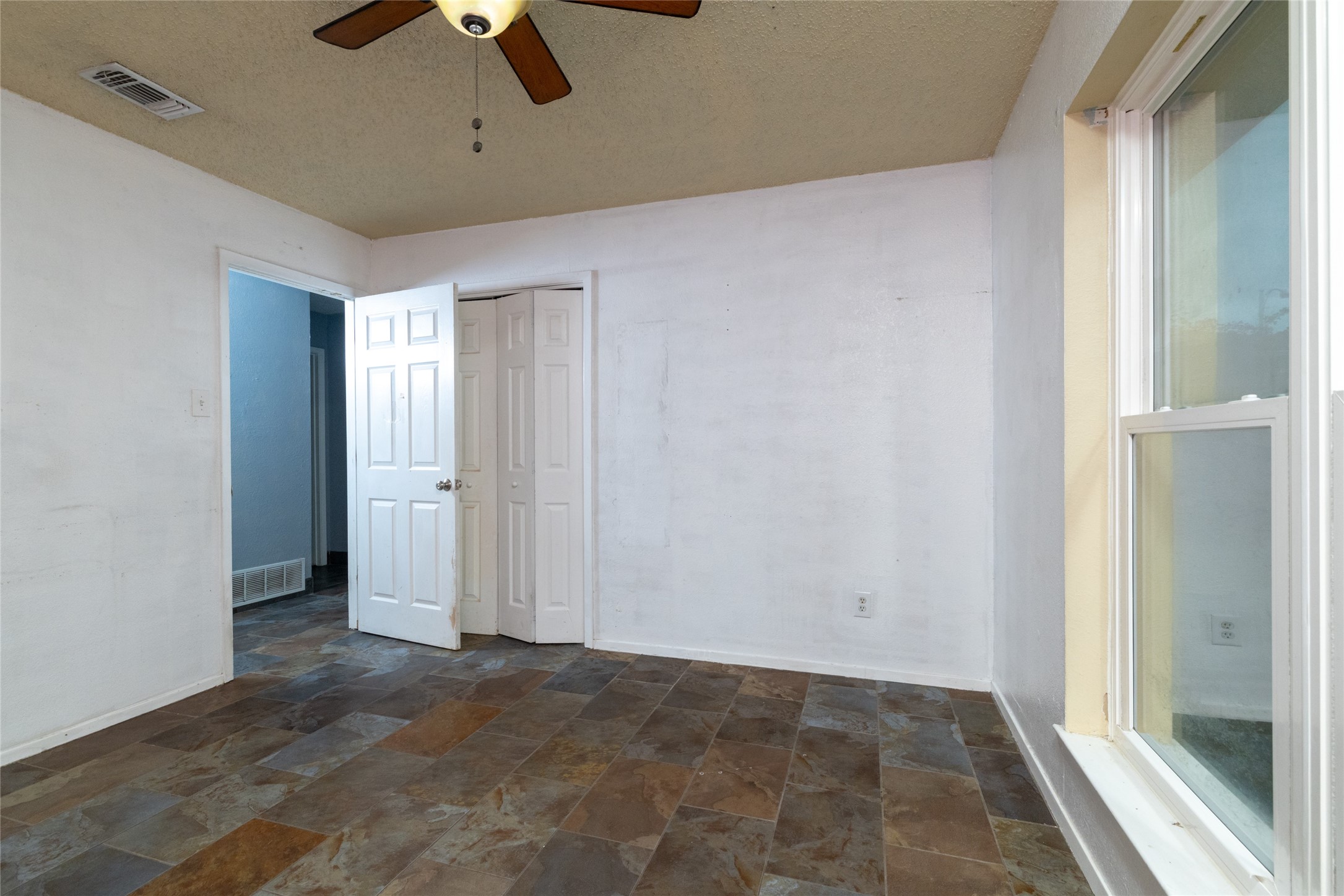 400 Indian Crest Drive, Saginaw, TX, 76179
