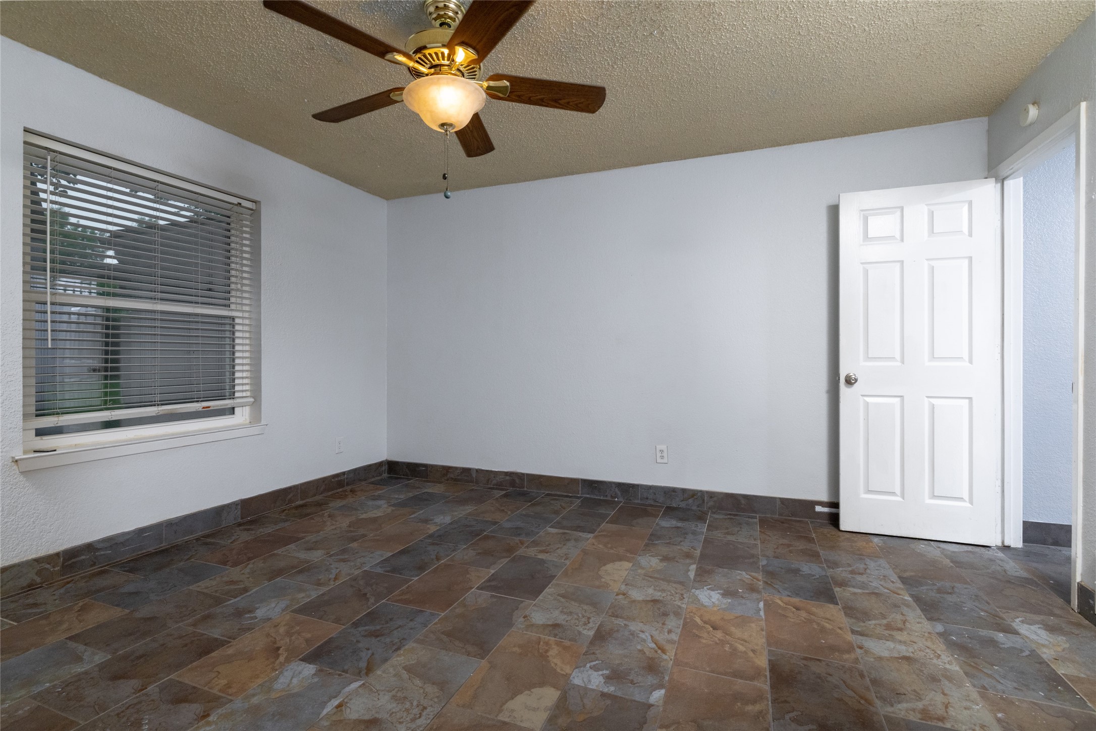 400 Indian Crest Drive, Saginaw, TX, 76179