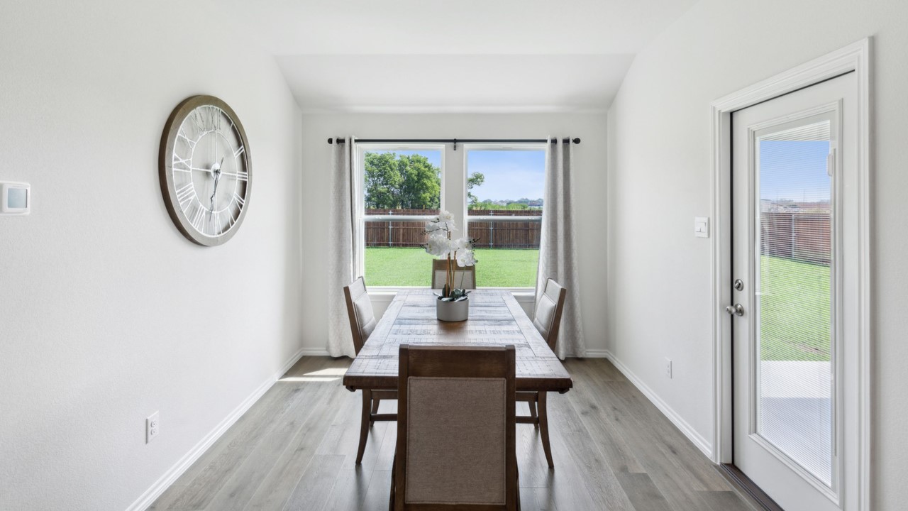 Property photo 03 of 3008 Charleston Drive, Ennis, TX 75119 | MLS #21249639