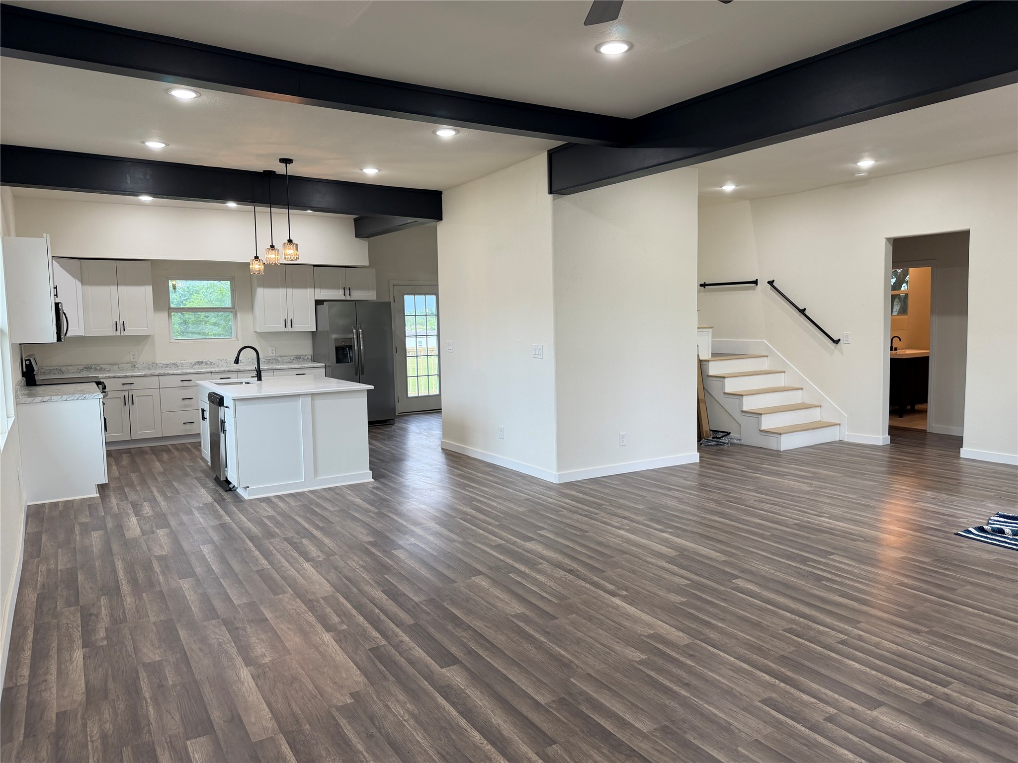 Property photo 03 of 8237 Telegraph Road, Quinlan, TX 75474 | MLS #21249860
