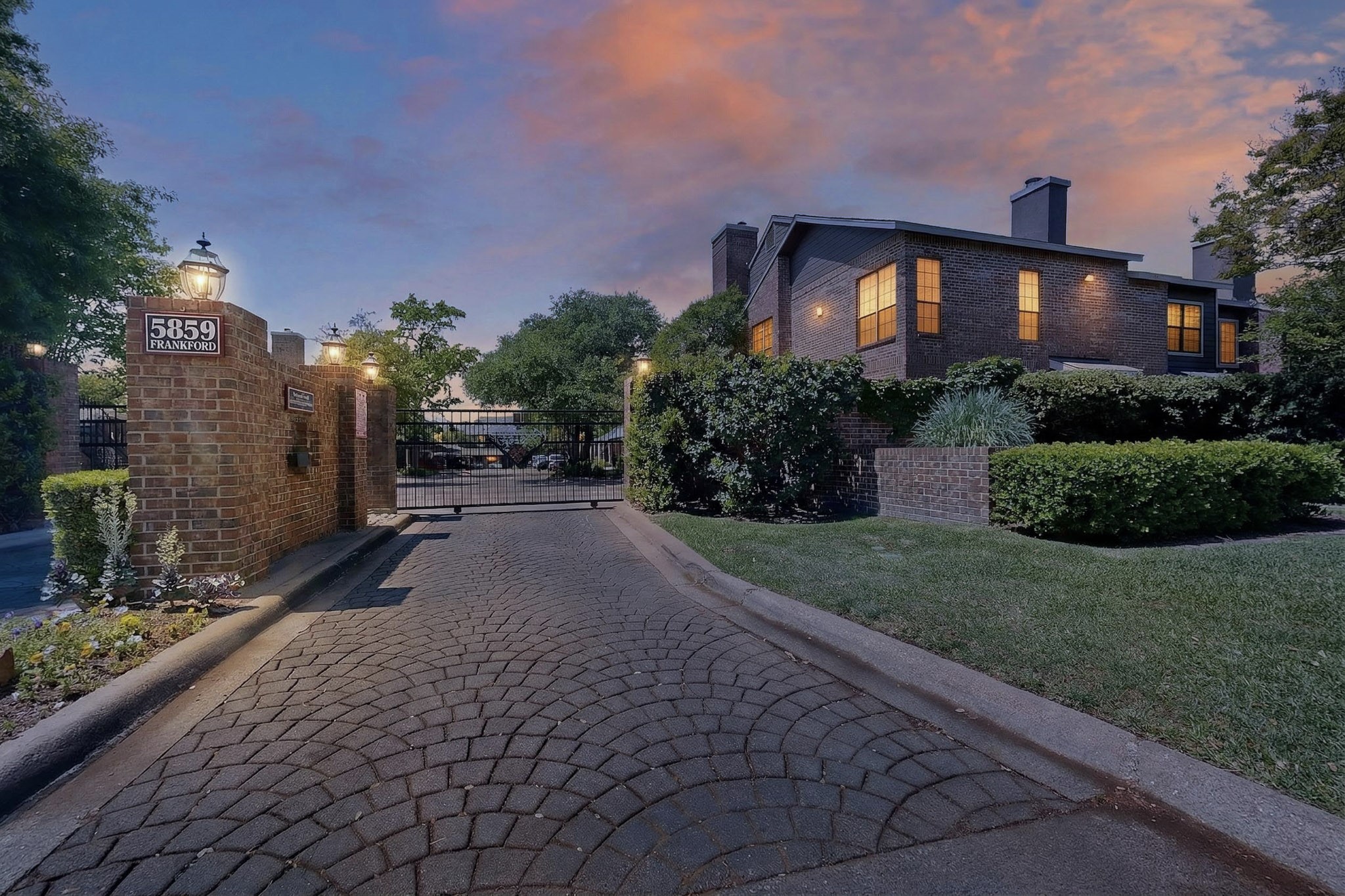 Property photo 01 of 5859 Frankford Road UNIT 512, Dallas, TX 75252 | MLS #21249877