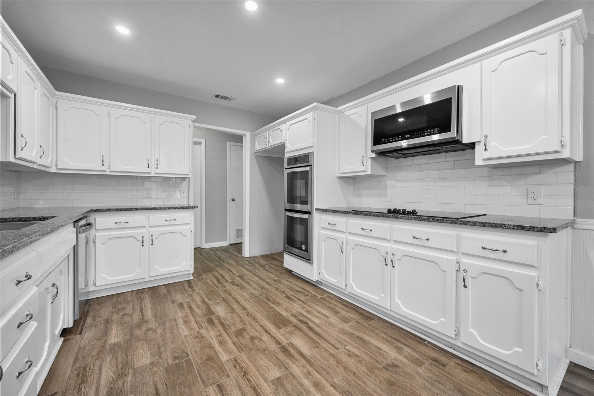 213 Meadowhill Drive, Benbrook, TX, 76126