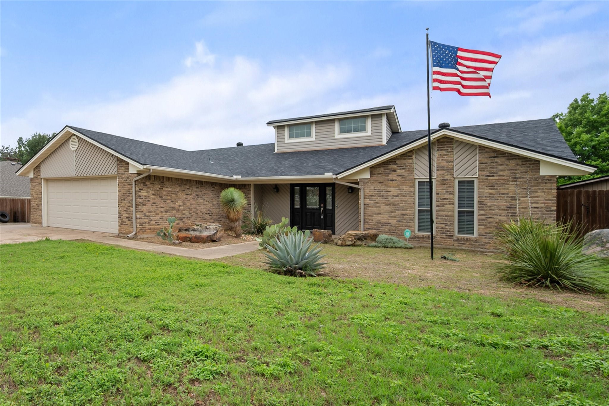 213 Meadowhill Drive, Benbrook, TX, 76126