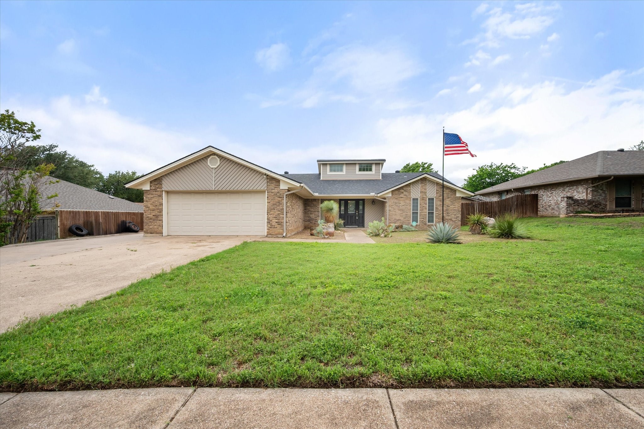 213 Meadowhill Drive, Benbrook, TX, 76126