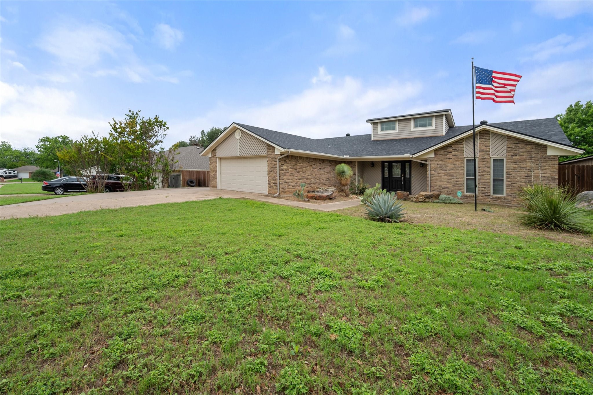213 Meadowhill Drive, Benbrook, TX, 76126