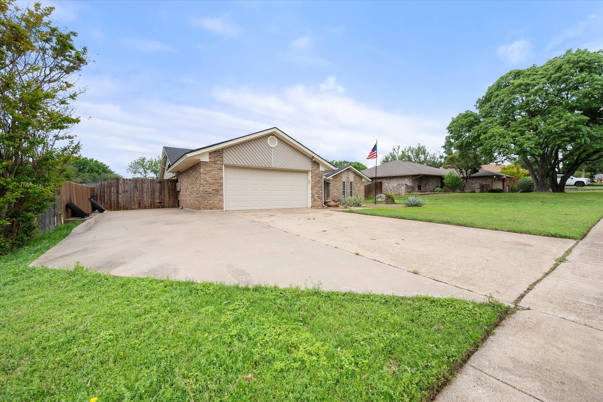 213 Meadowhill Drive, Benbrook, TX, 76126