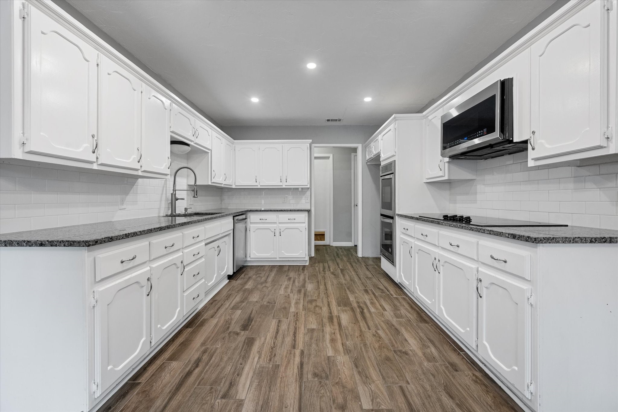 213 Meadowhill Drive, Benbrook, TX, 76126