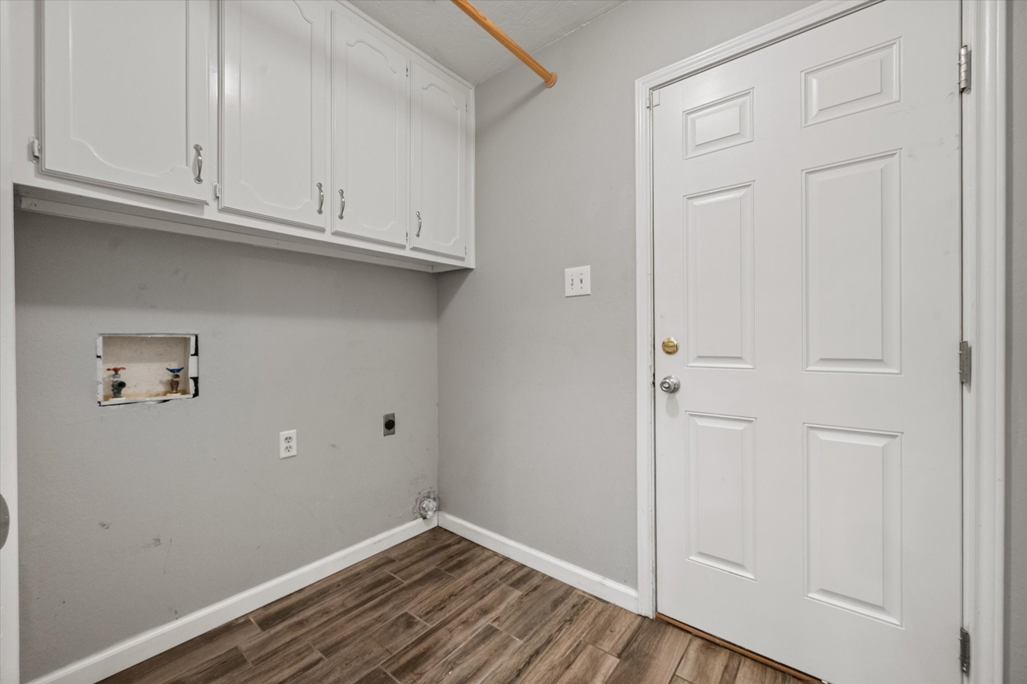213 Meadowhill Drive, Benbrook, TX, 76126
