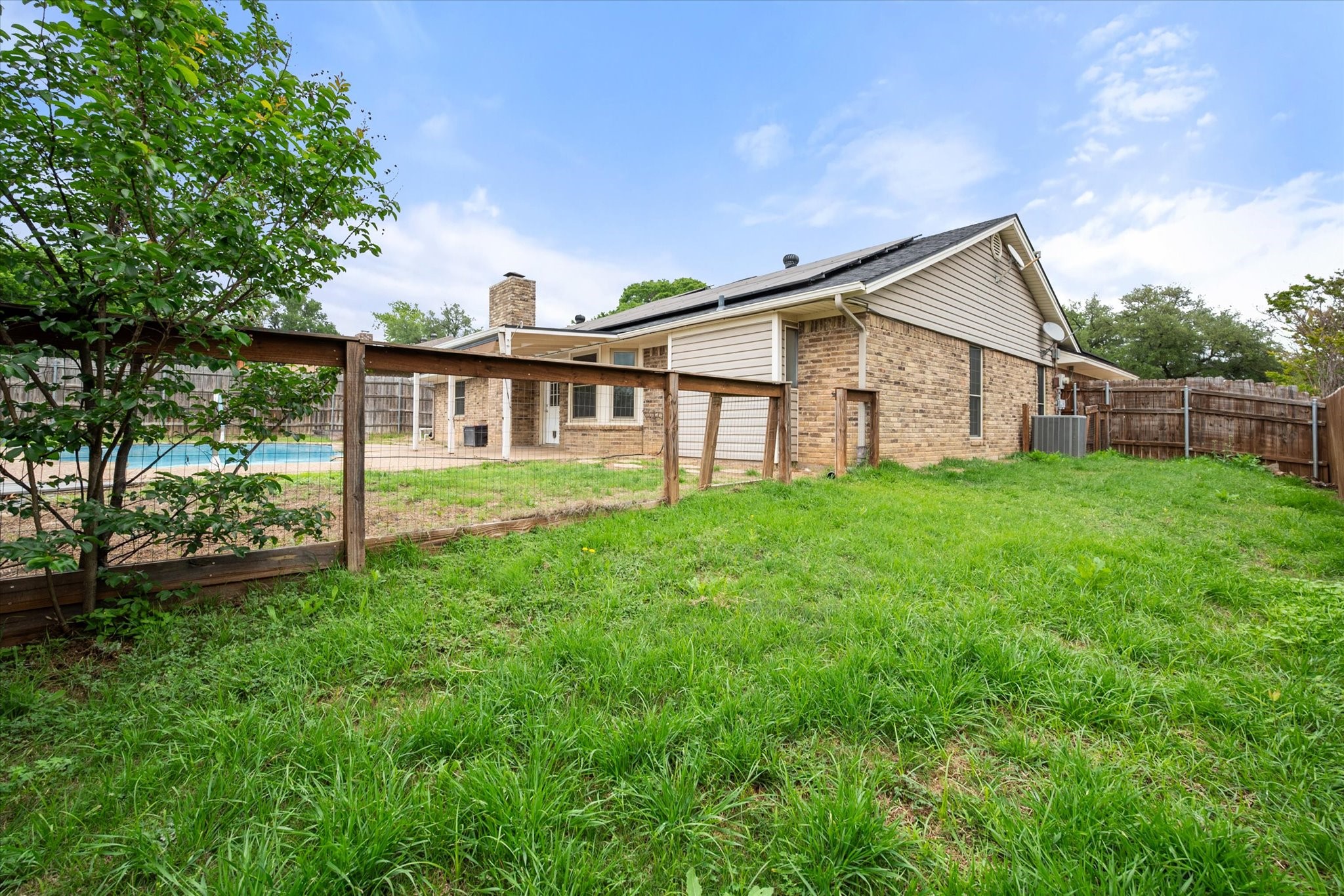 213 Meadowhill Drive, Benbrook, TX, 76126