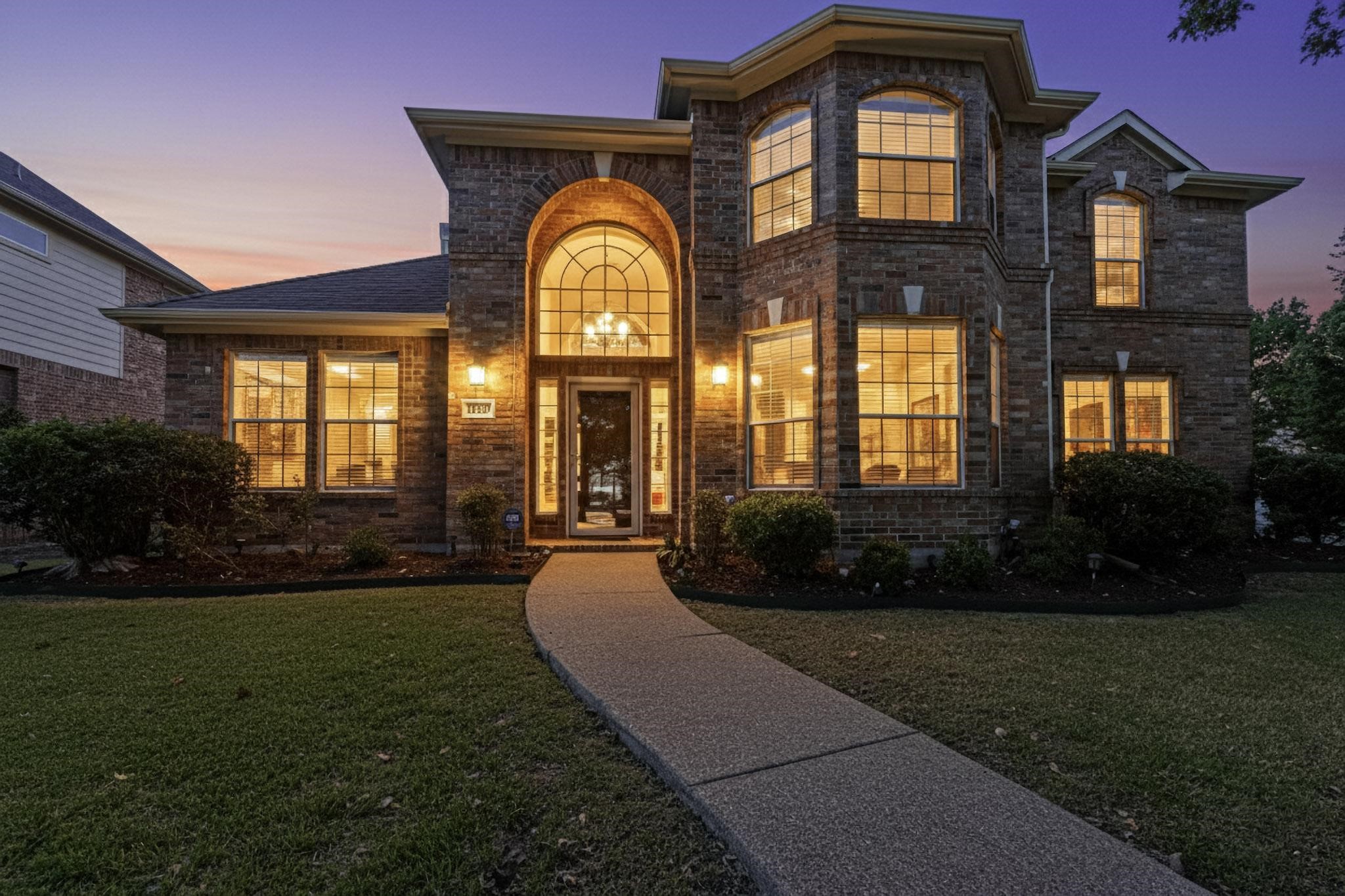 Property photo 02 of 1808 Paddington Court, Arlington, TX 76017 | MLS #21250034
