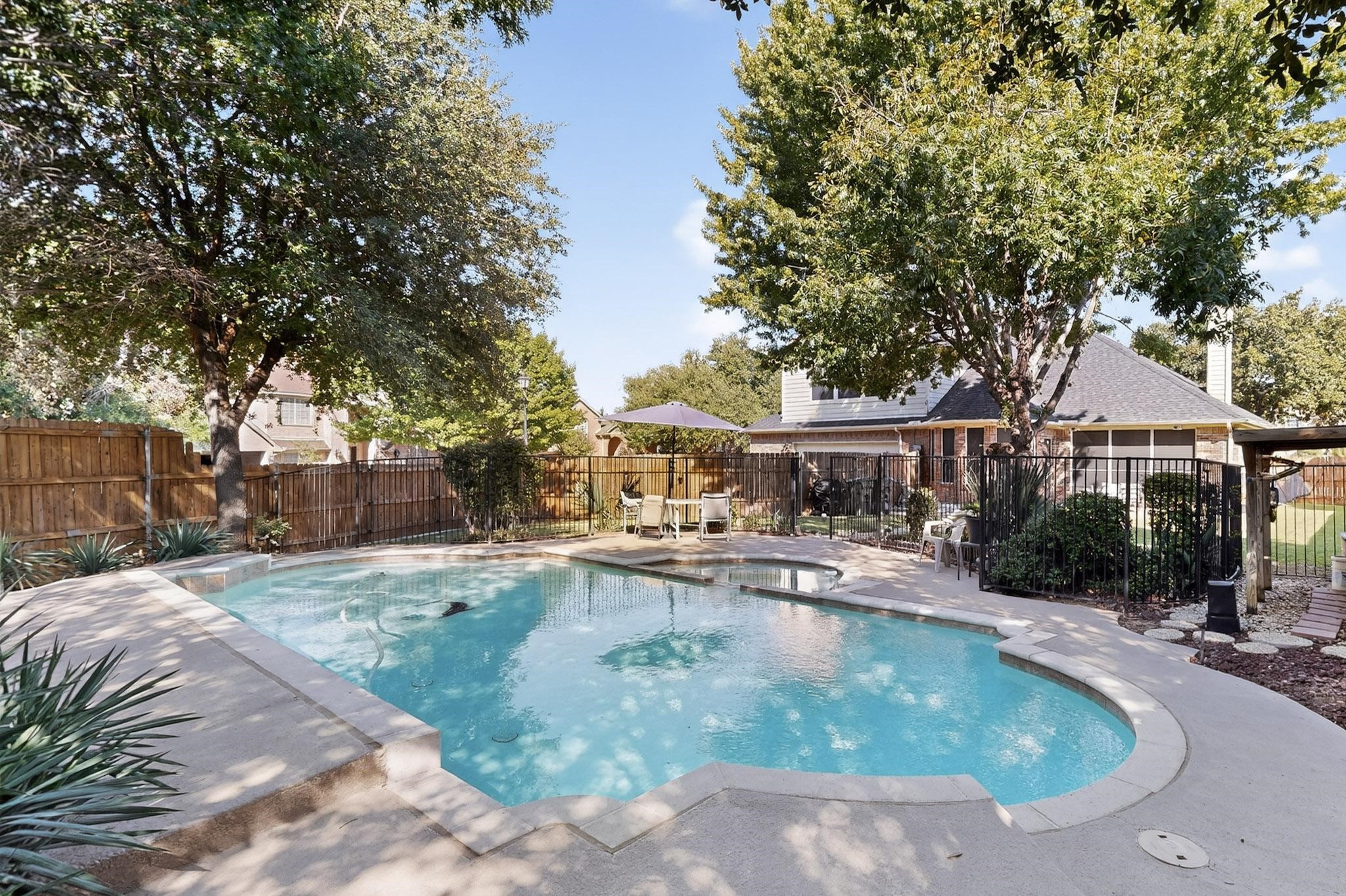 Property photo 03 of 1808 Paddington Court, Arlington, TX 76017 | MLS #21250034