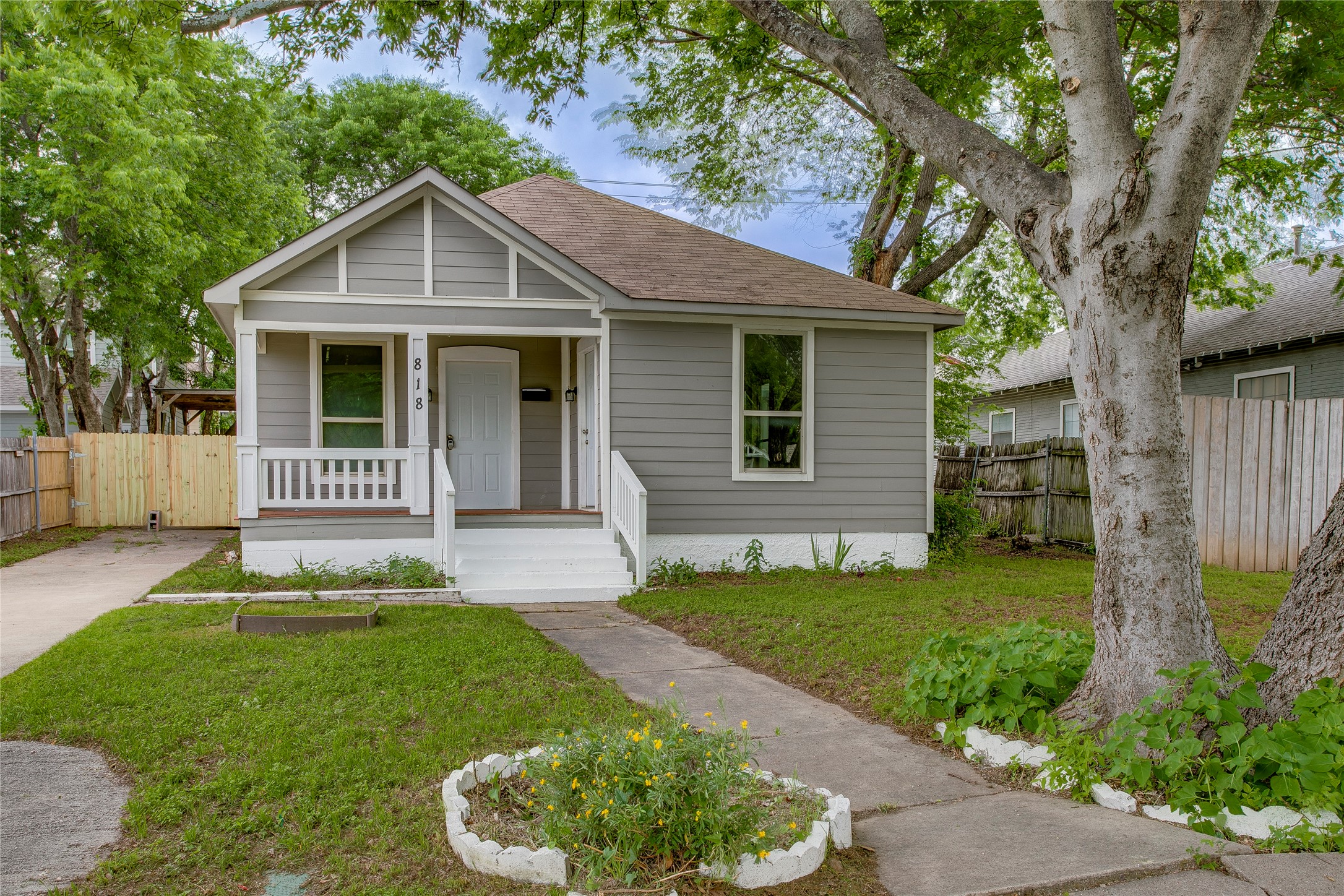 818 E Woodin Boulevard, Dallas, TX, 75216