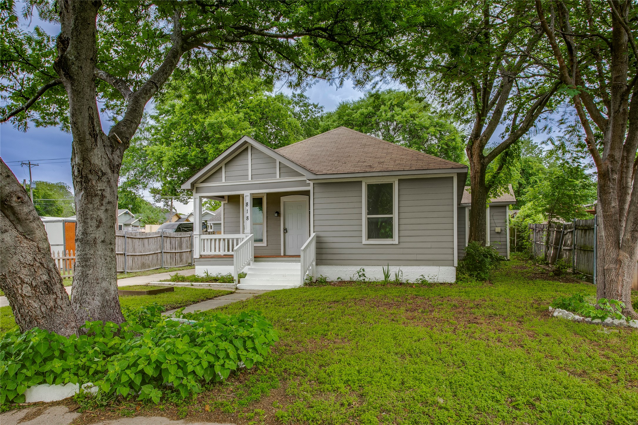 818 E Woodin Boulevard, Dallas, TX, 75216