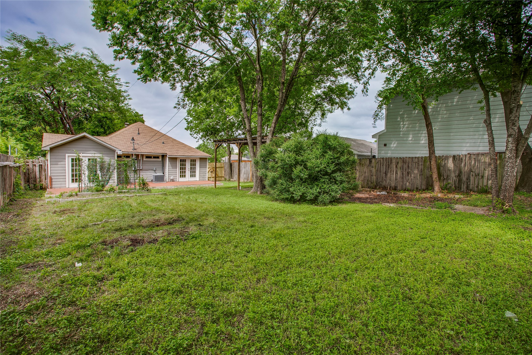 818 E Woodin Boulevard, Dallas, TX, 75216
