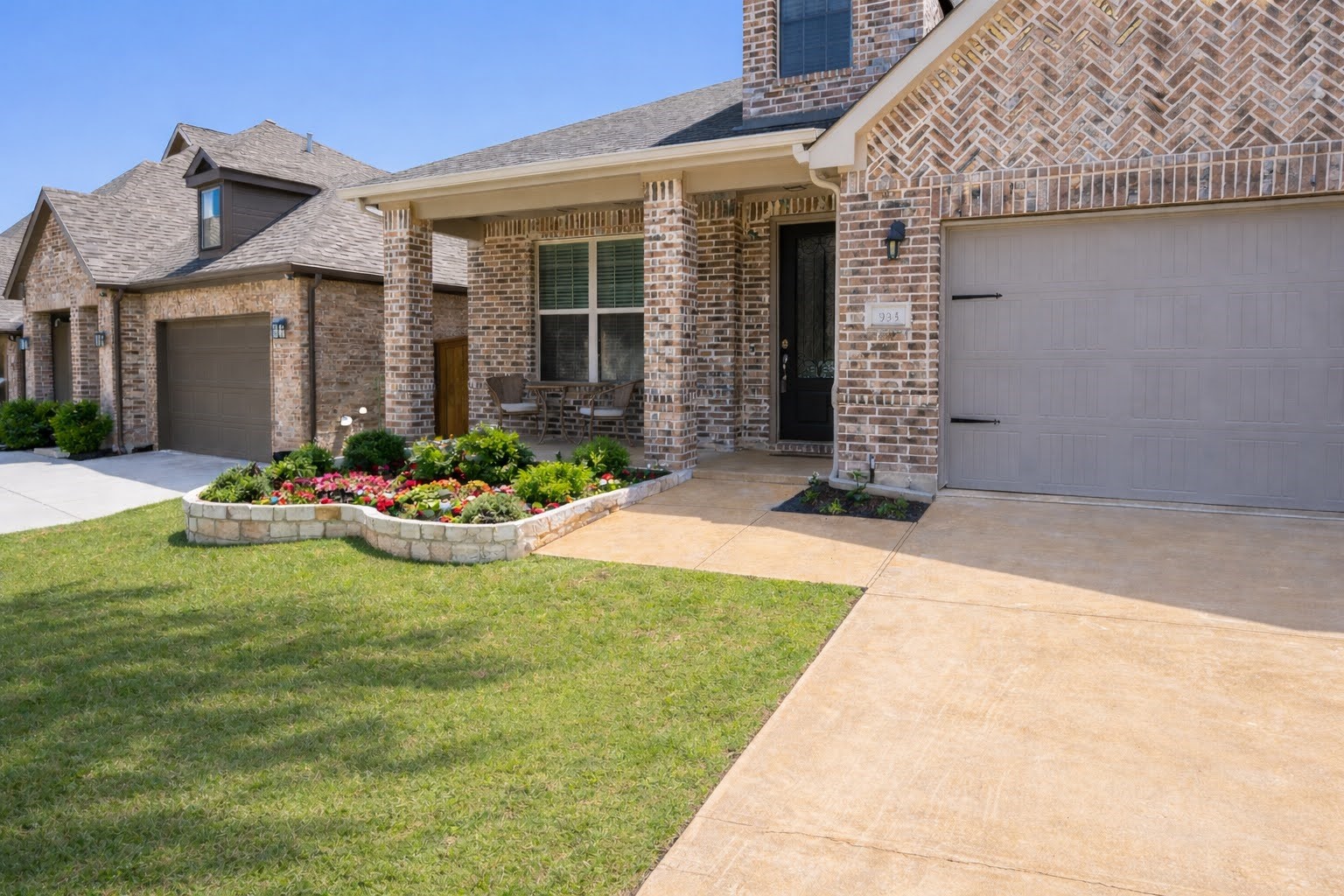 Property photo 01 of 933 Spring Falls Drive, Mckinney, TX 75071 | MLS #21250195