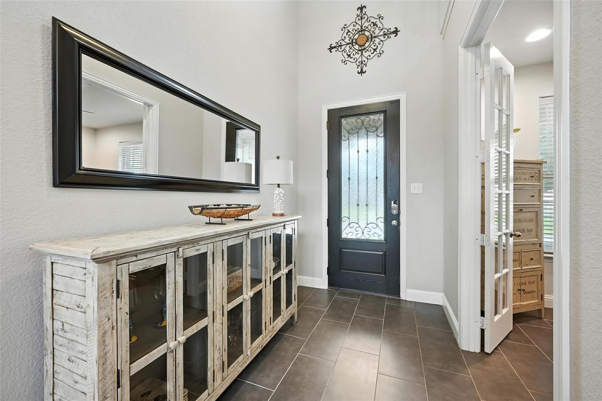 Property photo 04 of 933 Spring Falls Drive, Mckinney, TX 75071 | MLS #21250195