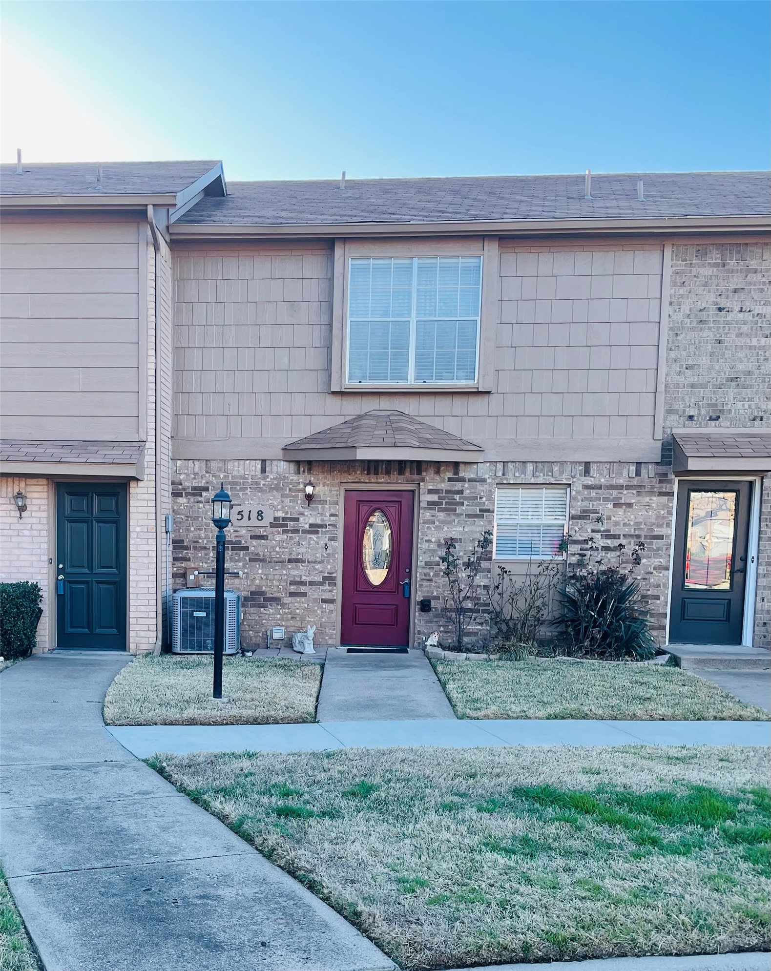 Property photo 01 of 518 Pecan Acres Court, Arlington, TX 76013 | MLS #21250635