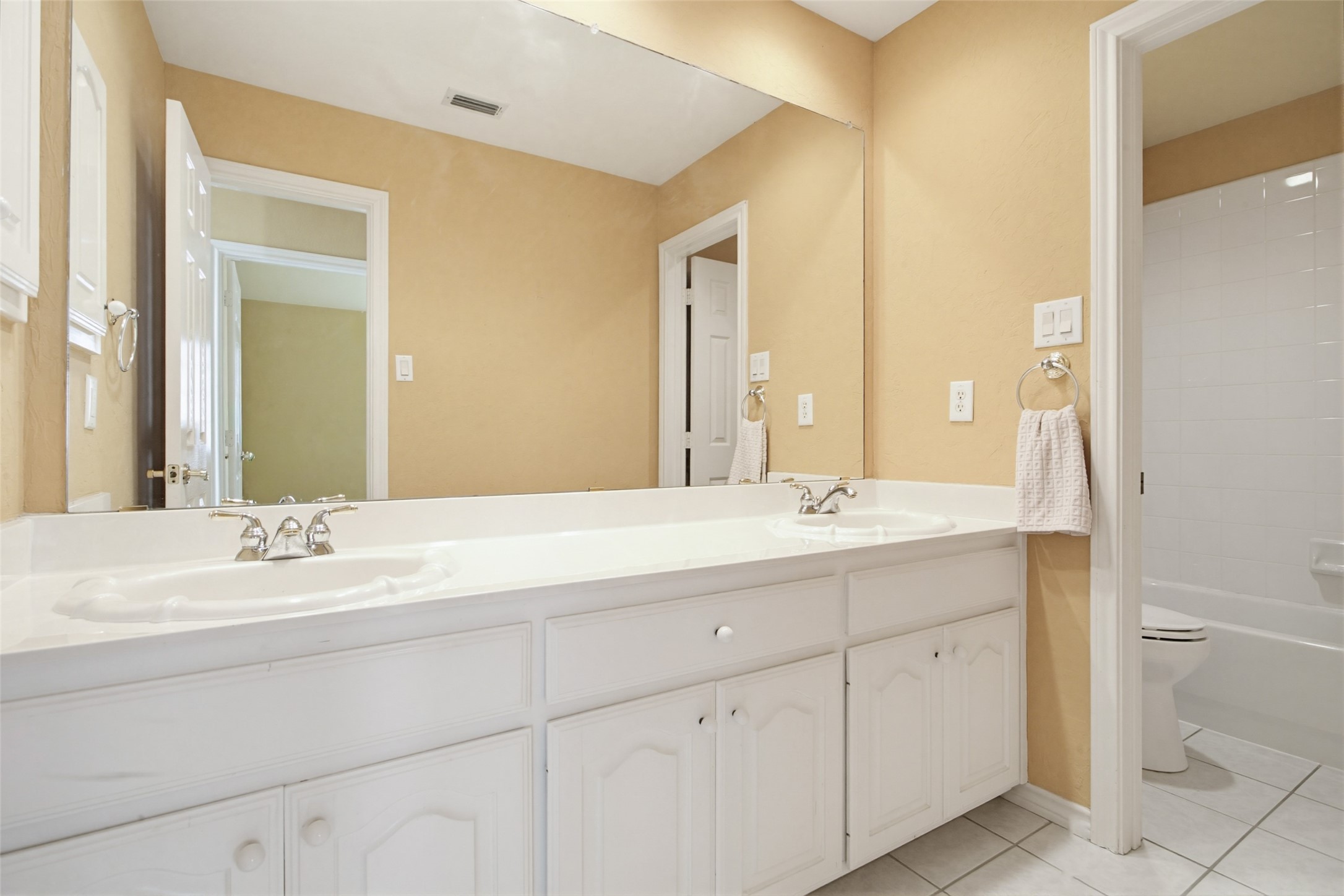 3208 Bridle Lane, Grapevine, TX, 76051