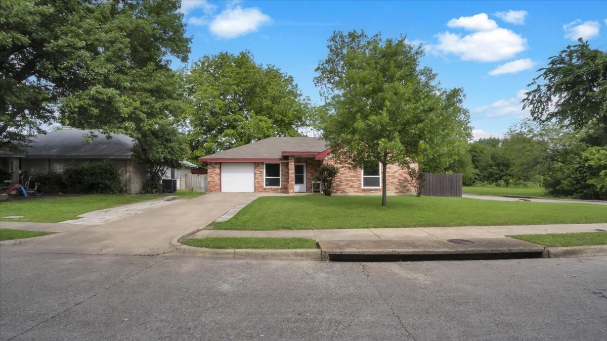 Property photo 02 of 535 Jean Drive, Seagoville, TX 75159 | MLS #21250800