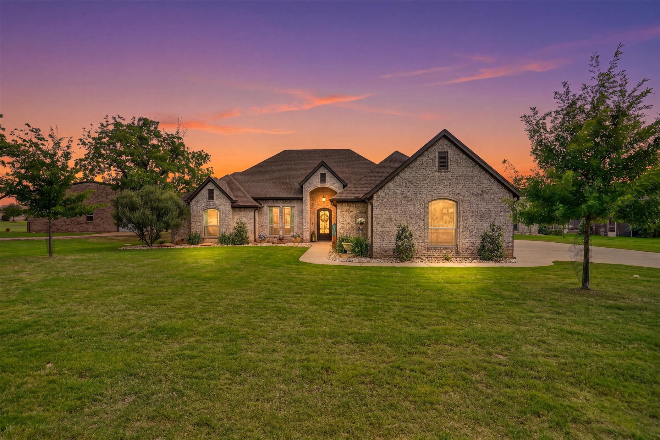 Property photo 02 of 4103 King Air Court, Granbury, TX 76049 | MLS #21250885