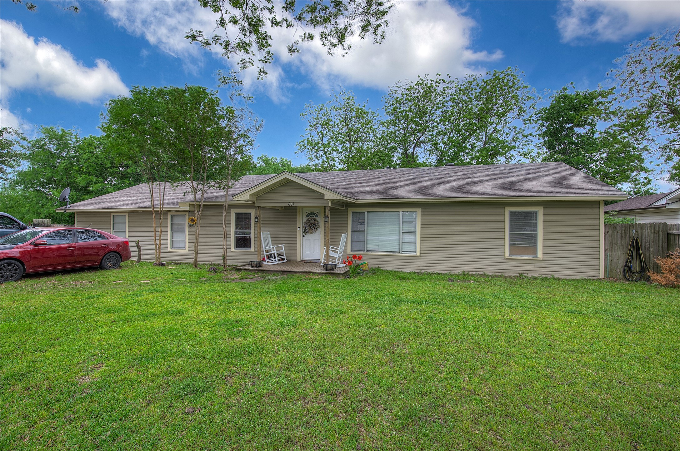 Property photo 02 of 601 N 4th Street Wills, Point, TX 75169 | MLS #21251146