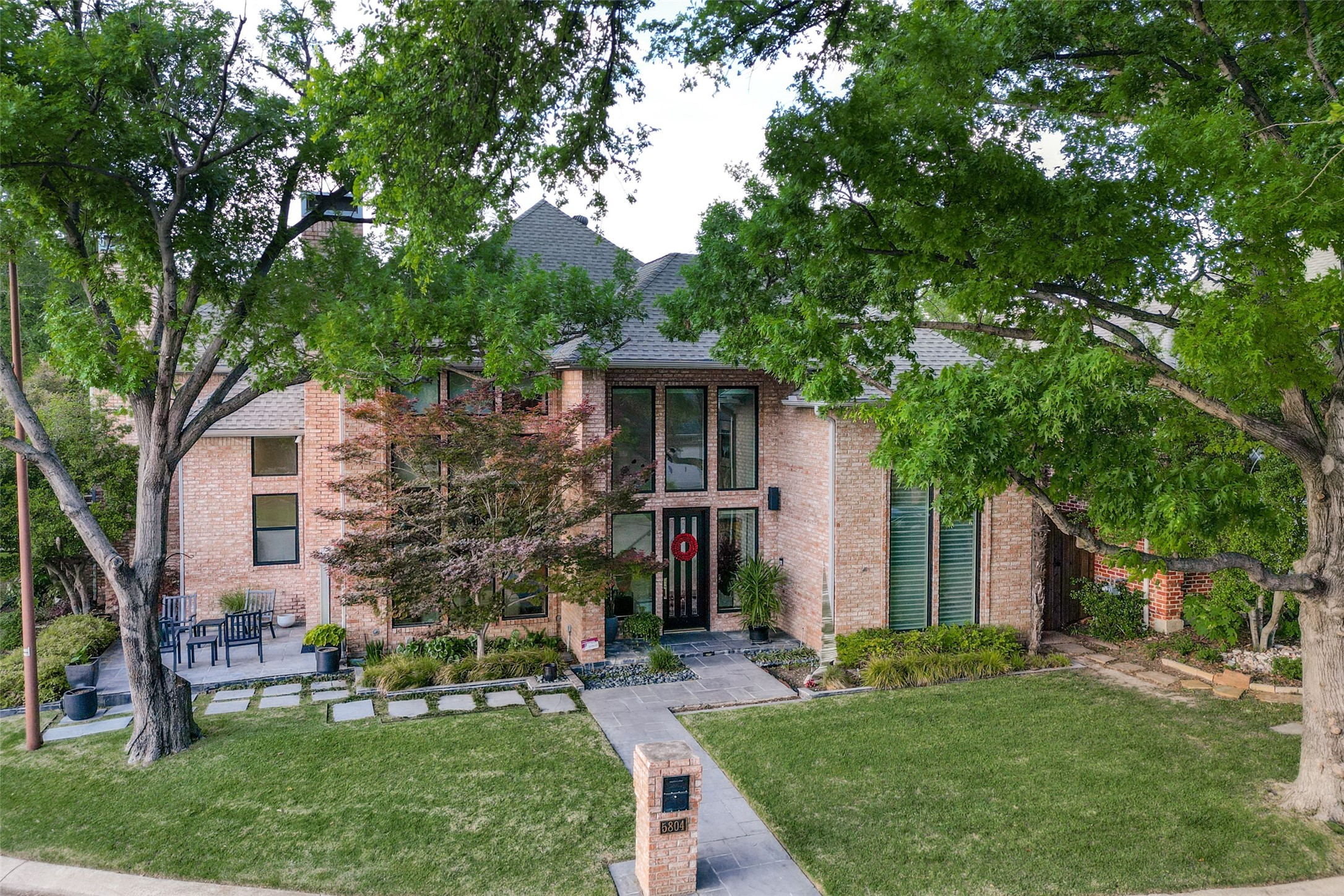 Property photo 01 of 5804 Preston Fairways Drive, Dallas, TX 75252 | MLS #21251446