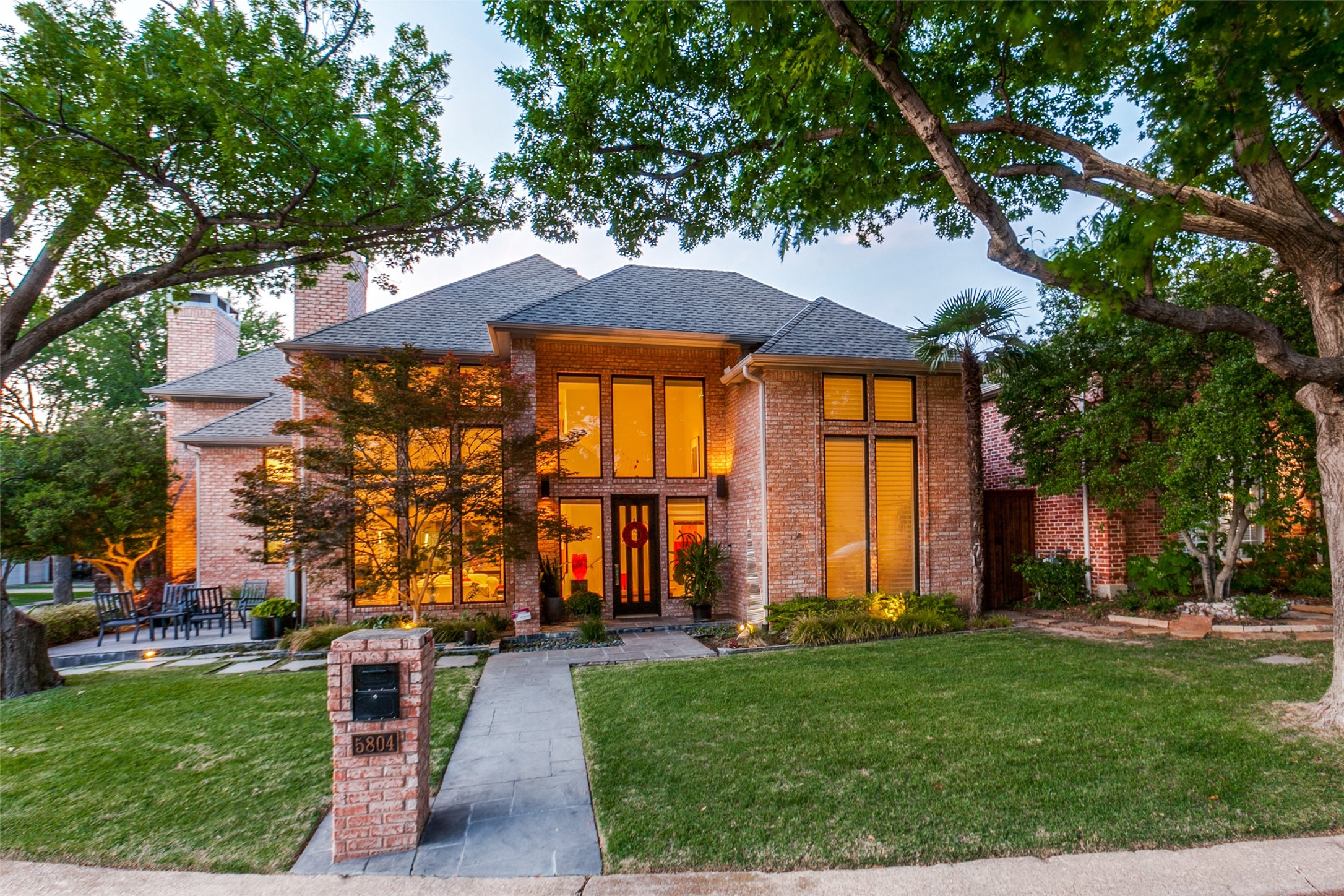 Property photo 02 of 5804 Preston Fairways Drive, Dallas, TX 75252 | MLS #21251446