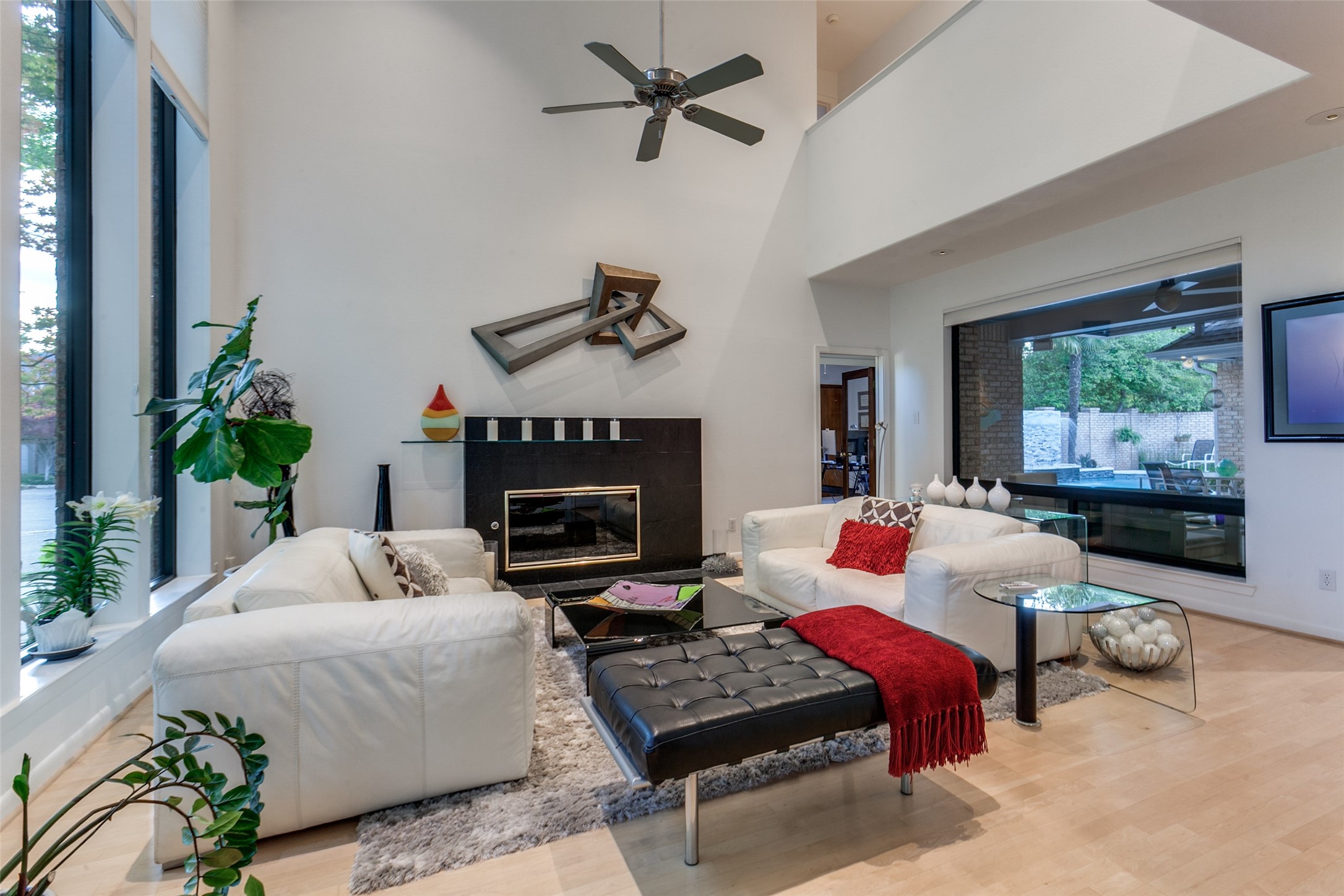 Property photo 04 of 5804 Preston Fairways Drive, Dallas, TX 75252 | MLS #21251446