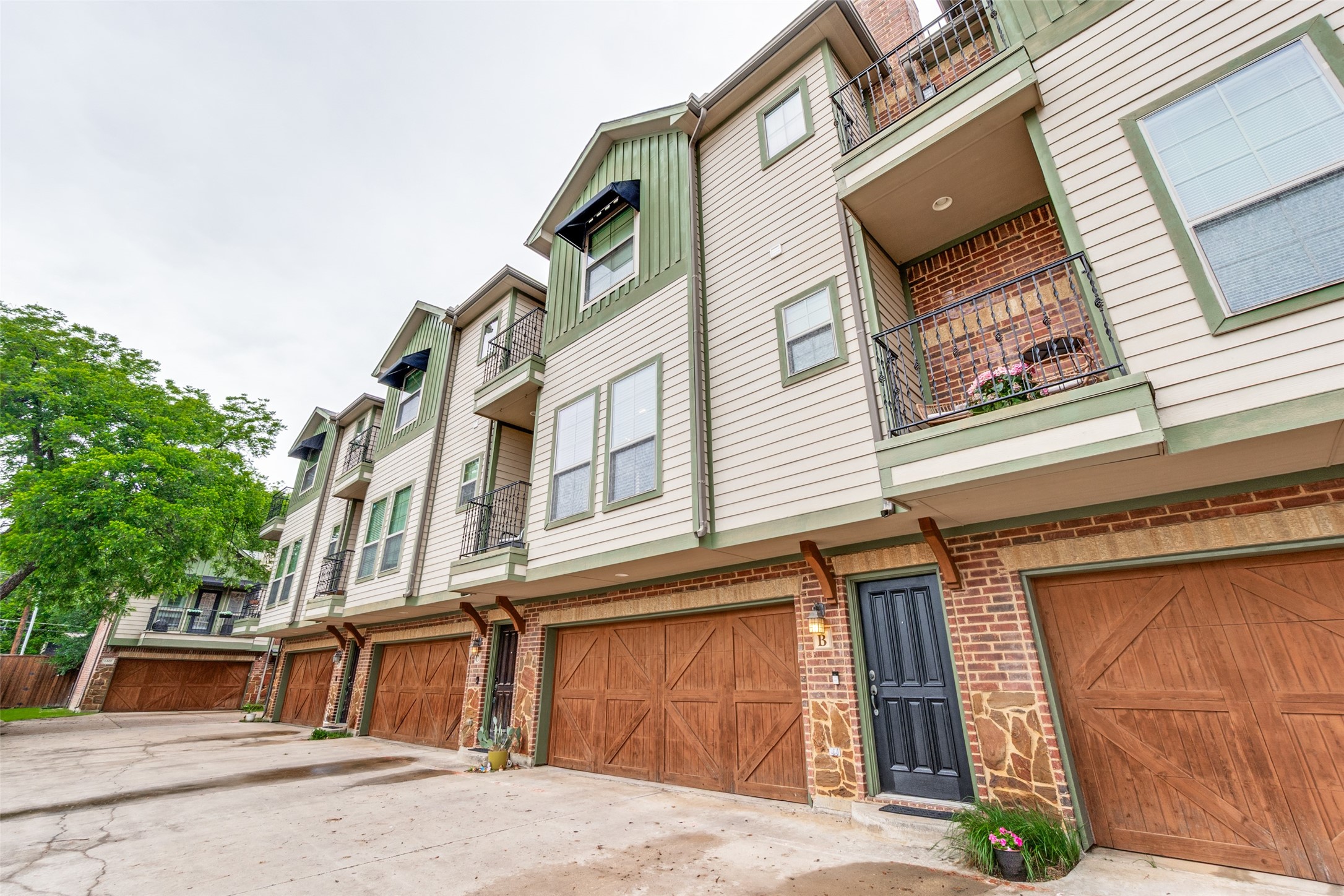 Property photo 01 of 6121 Oram Street UNIT B, Dallas, TX 75214 | MLS #21251467