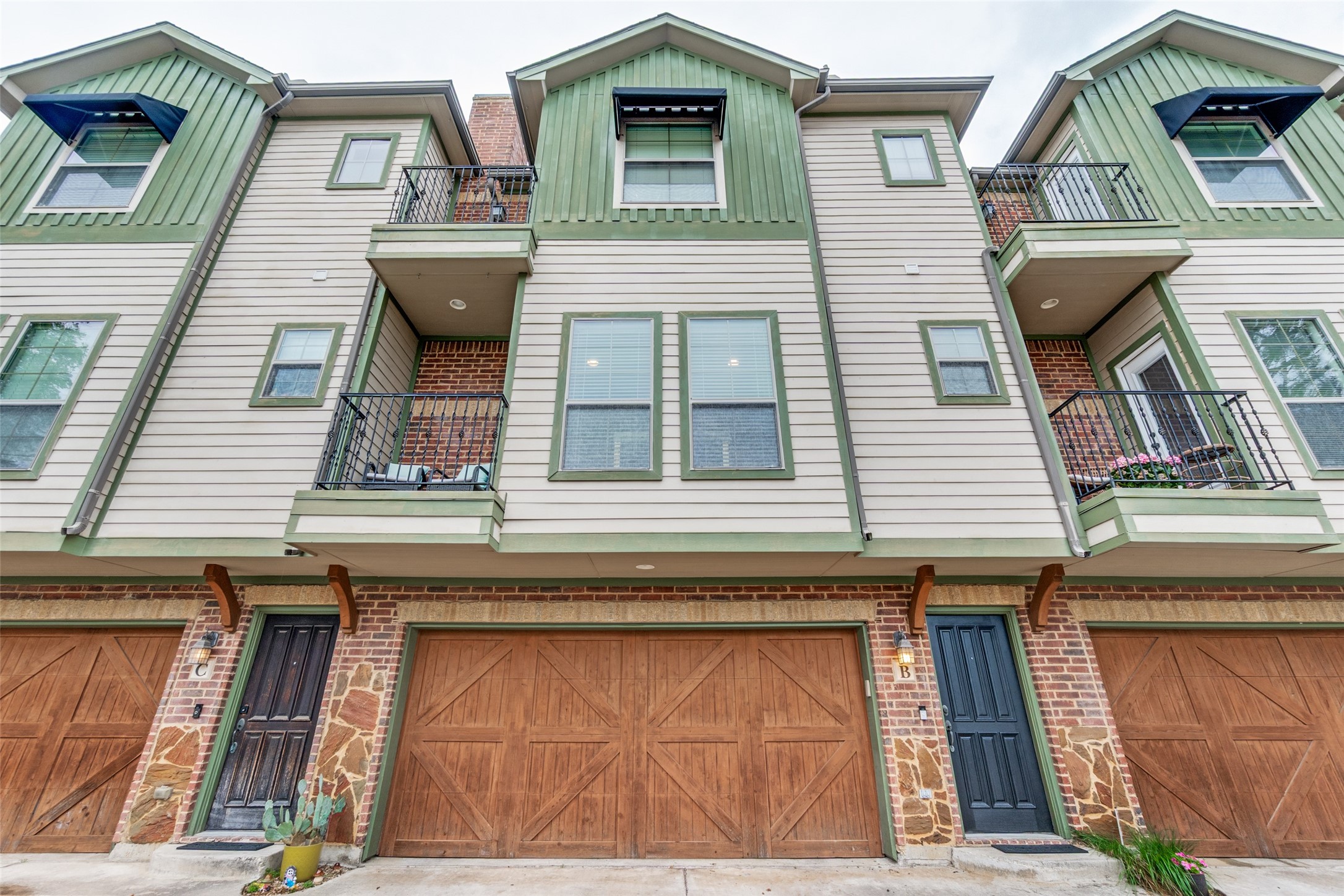 Property photo 02 of 6121 Oram Street UNIT B, Dallas, TX 75214 | MLS #21251467