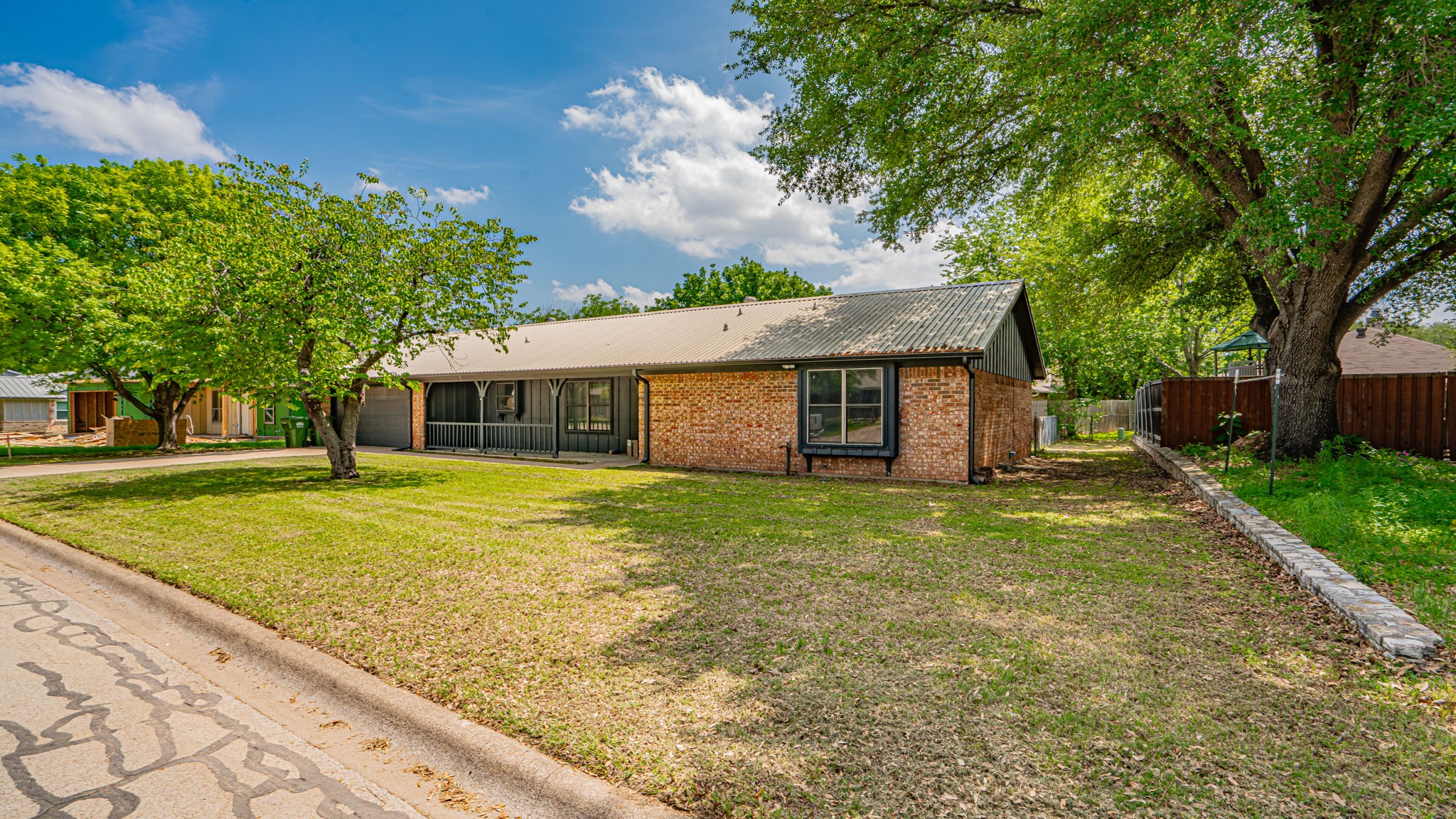 Property photo 01 of 113 Wheeler Street Glen, Rose, TX 76043 | MLS #21251474