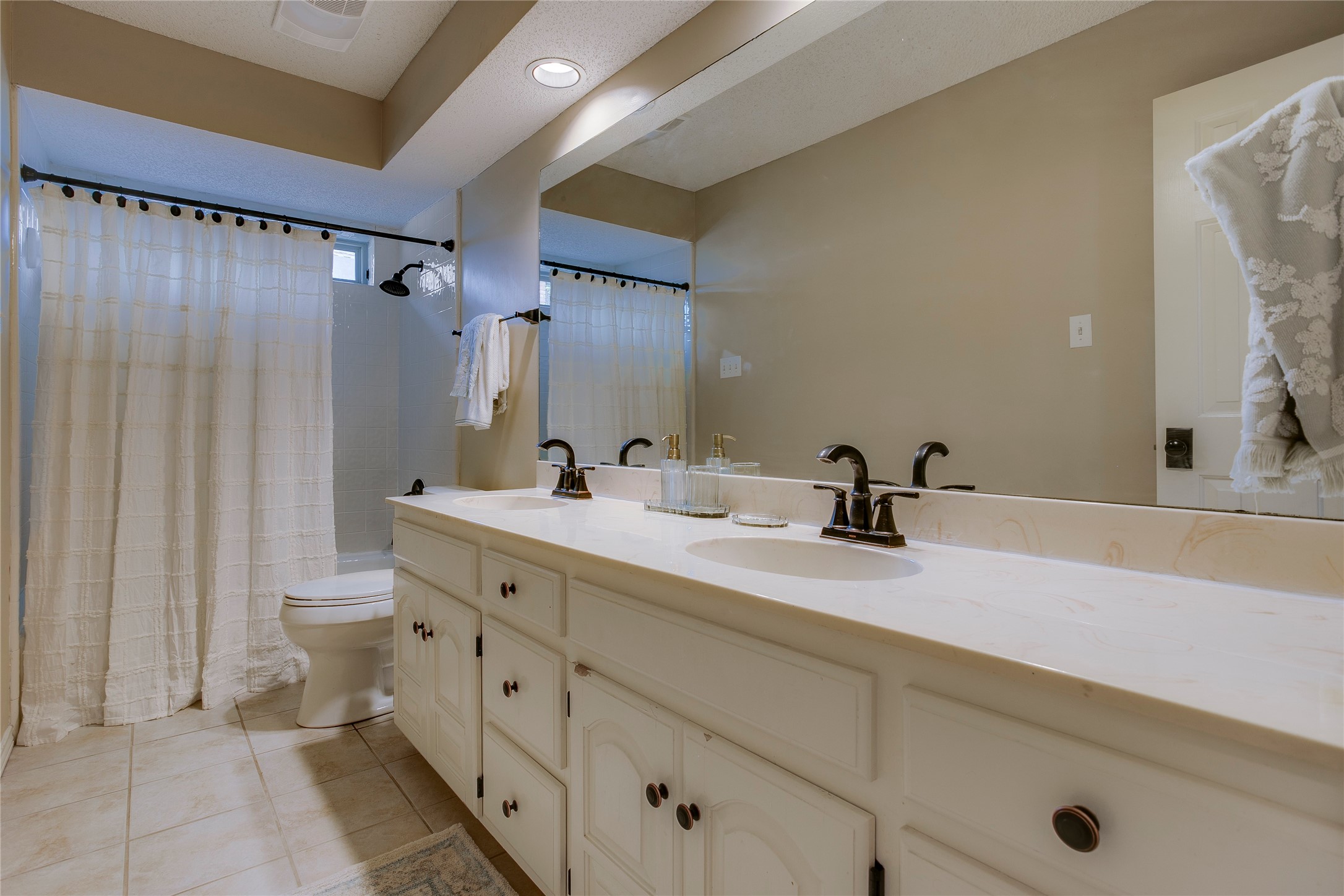 1908 Golden Trail, Carrollton, TX, 75010