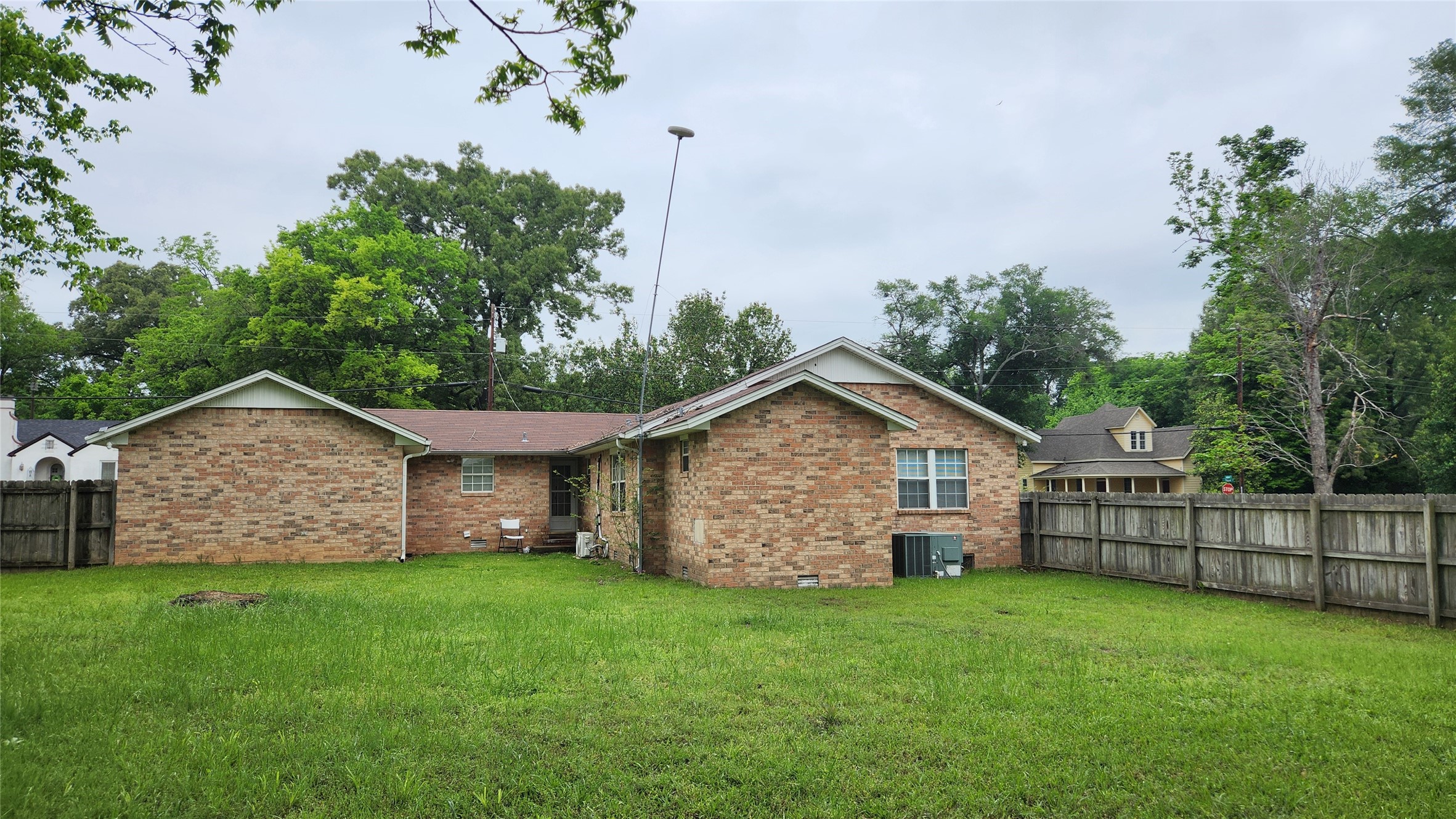 205 N Hubbard, Omaha, TX, 75571