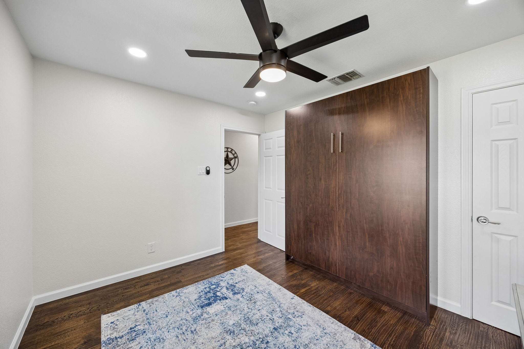 630 W Neely Street, Dallas, TX, 75208