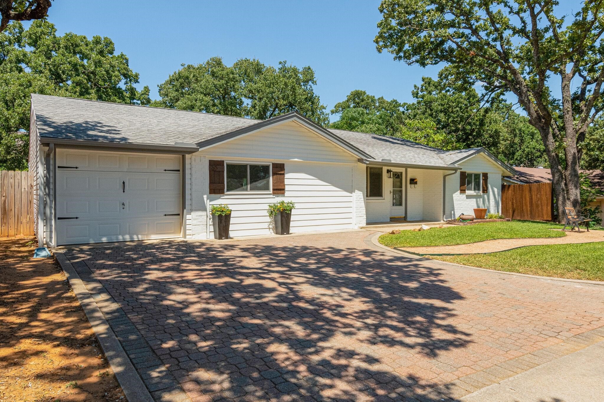 1044 Meadowbrook Drive, Grapevine, TX, 76051