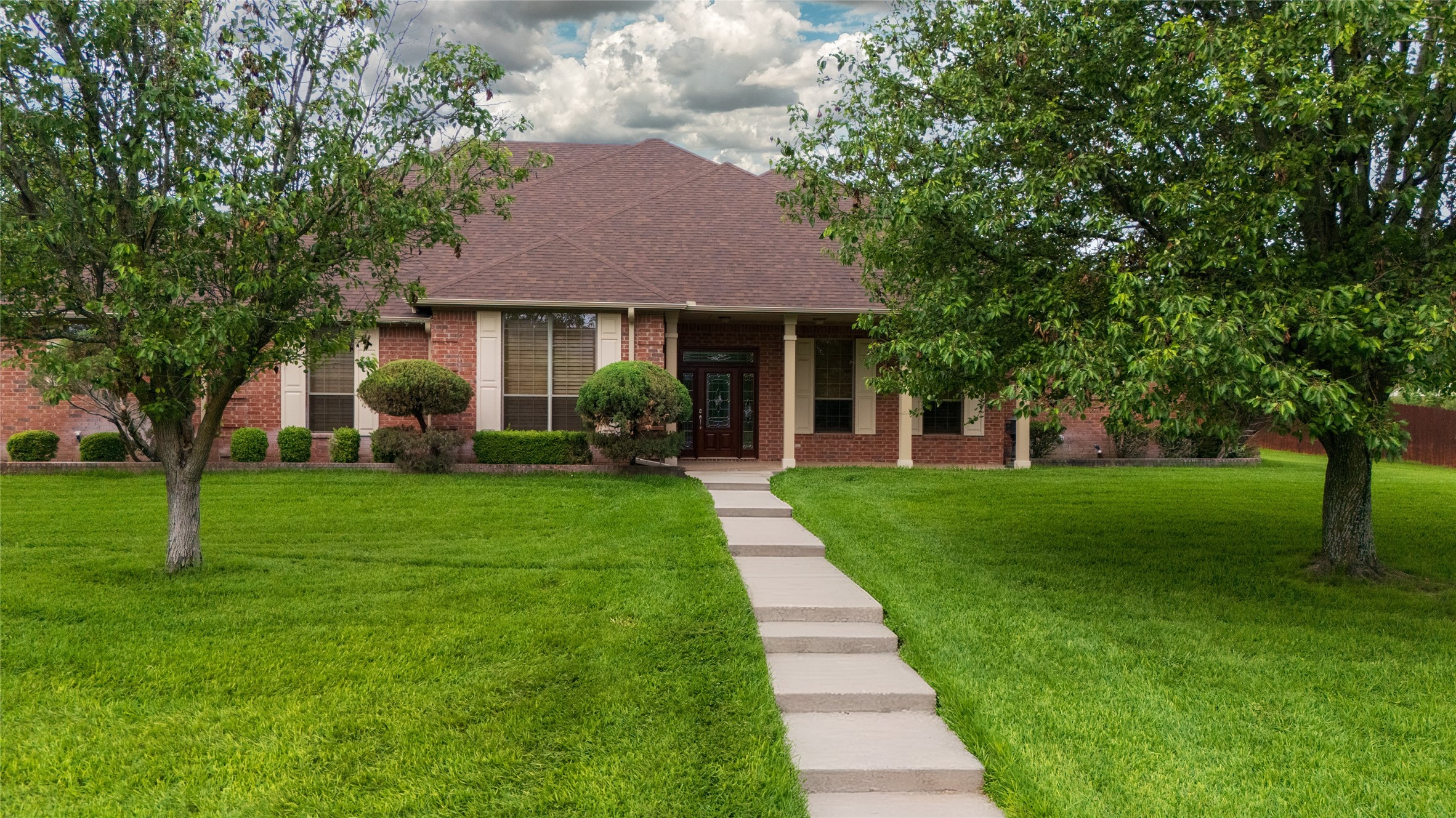 Property photo 01 of 1226 Forest Park Drive, Weatherford, TX 76087 | MLS #21252511