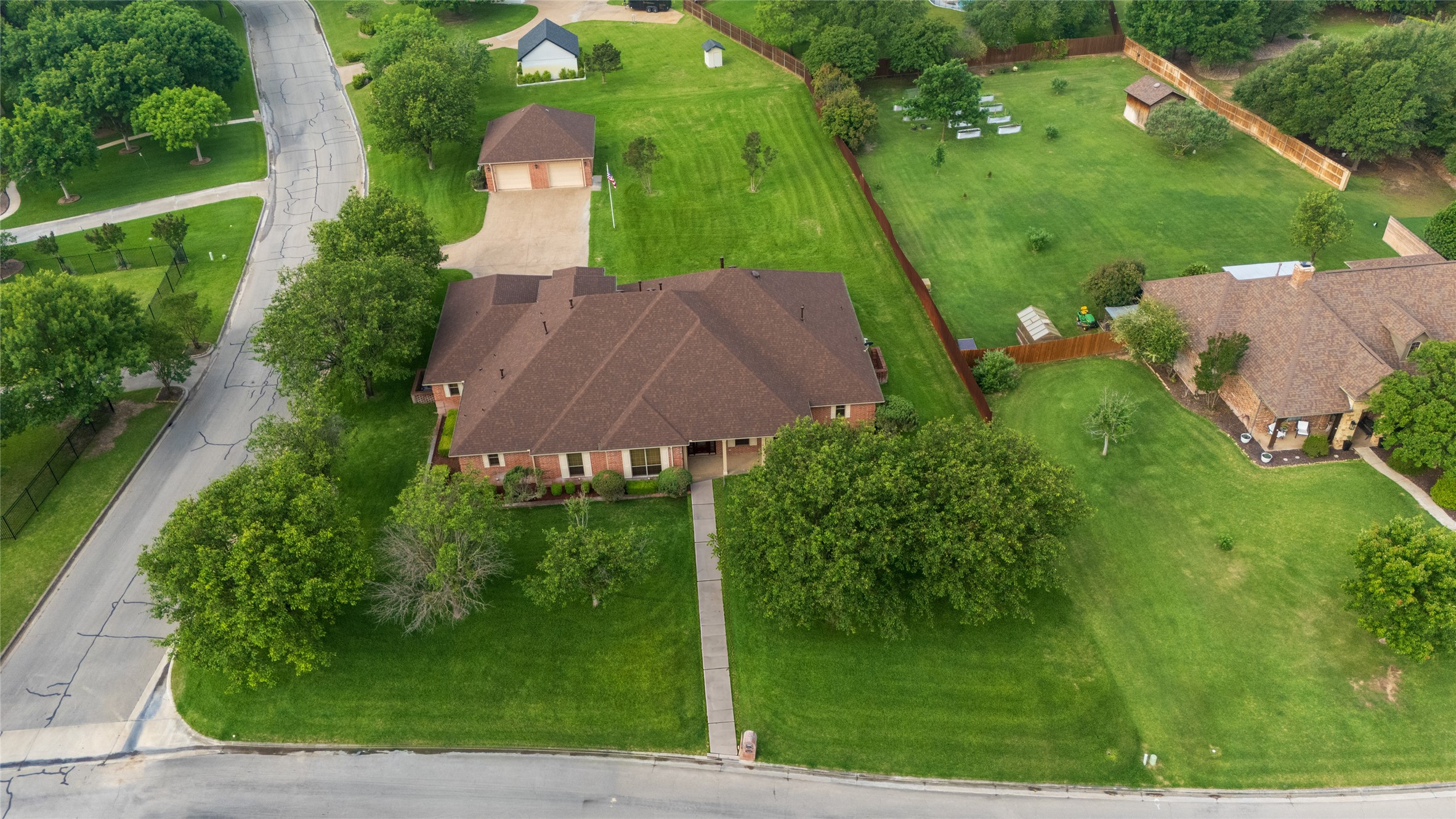 Property photo 02 of 1226 Forest Park Drive, Weatherford, TX 76087 | MLS #21252511