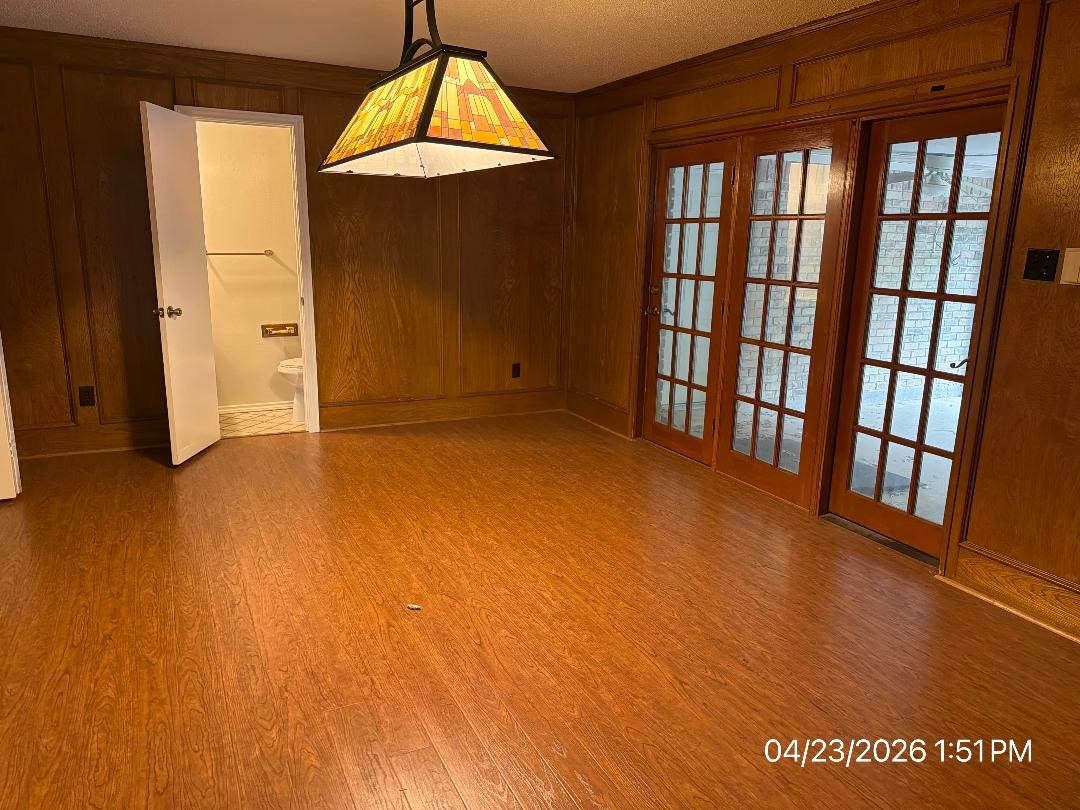 103 Red Bud Court, Oak Leaf, TX, 75154
