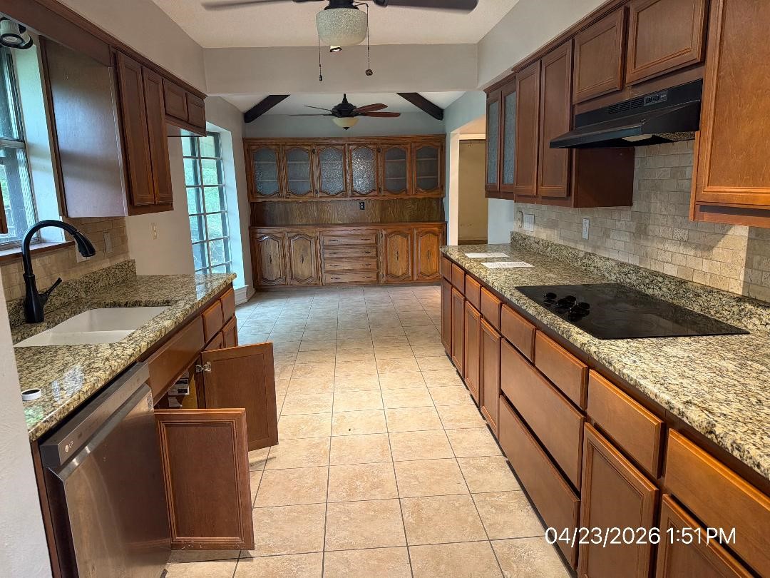 103 Red Bud Court, Oak Leaf, TX, 75154