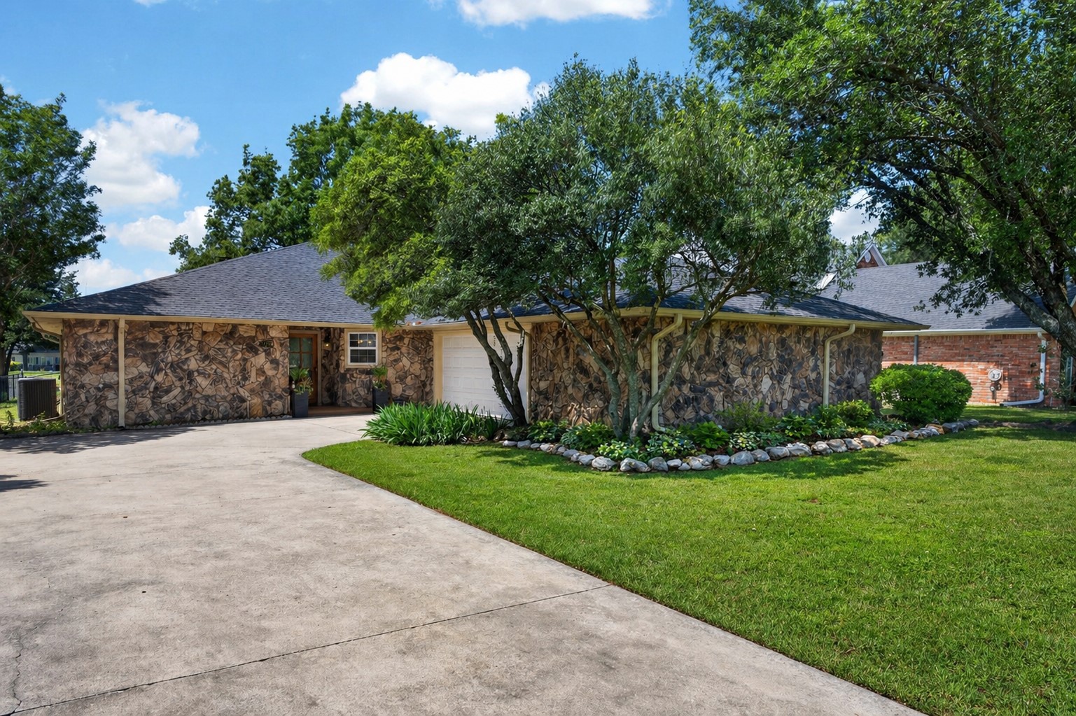 310 Navajo Trail, Gainesville, TX, 76240