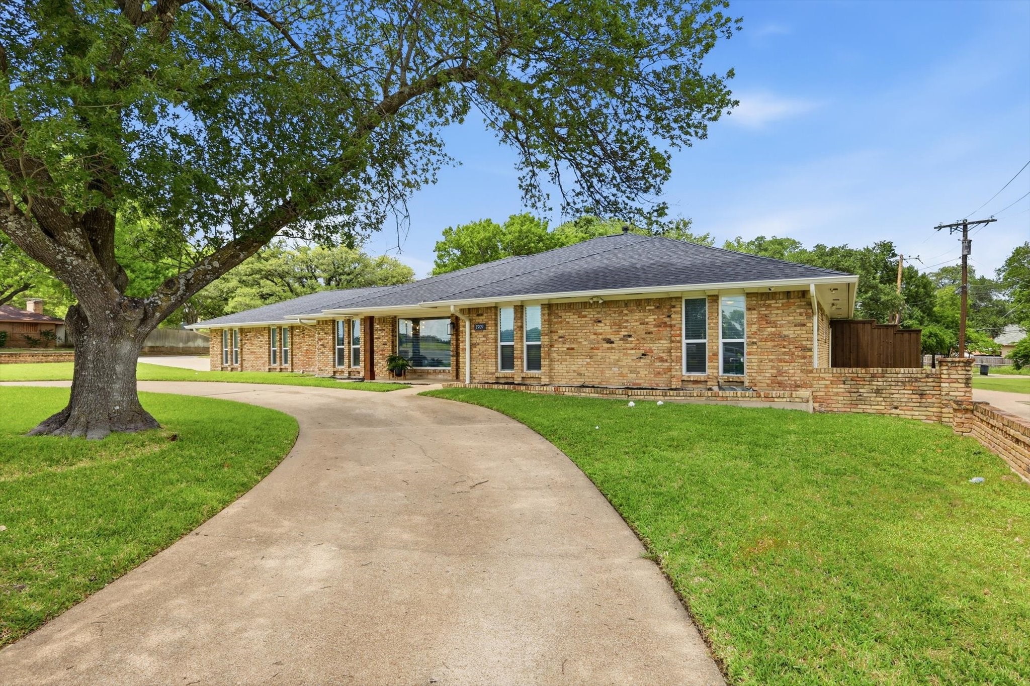 1909 W Red Bird Lane, Dallas, TX, 75232