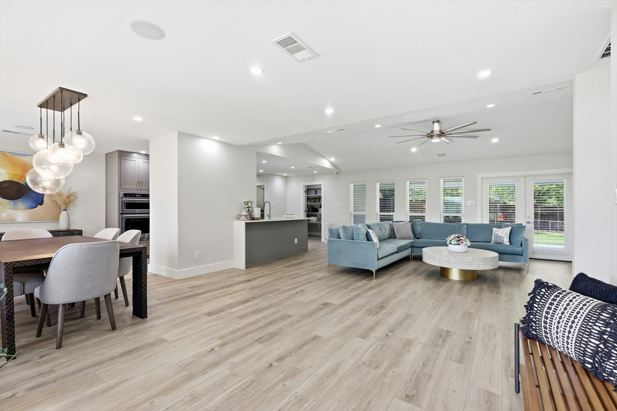 1909 W Red Bird Lane, Dallas, TX, 75232