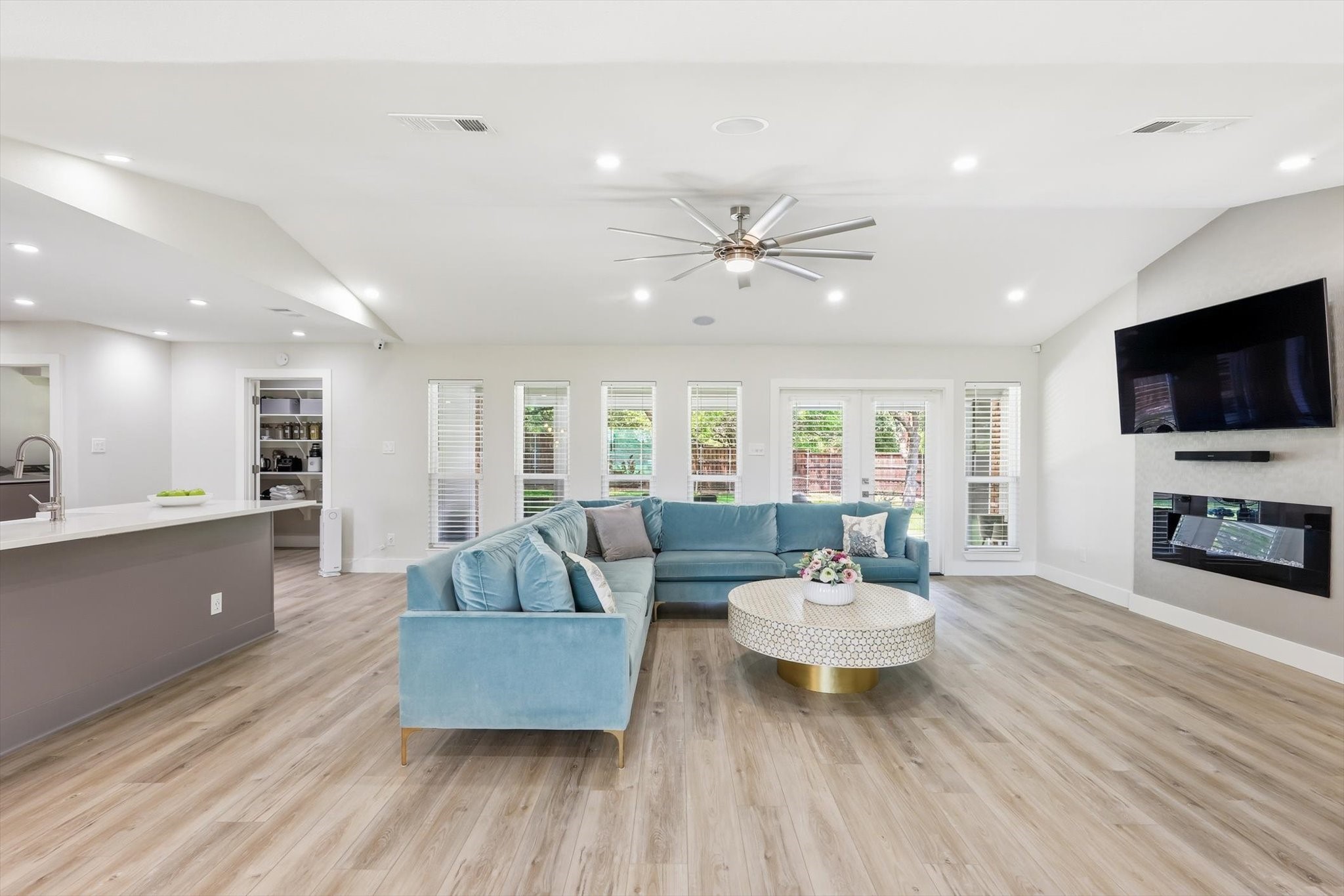 1909 W Red Bird Lane, Dallas, TX, 75232