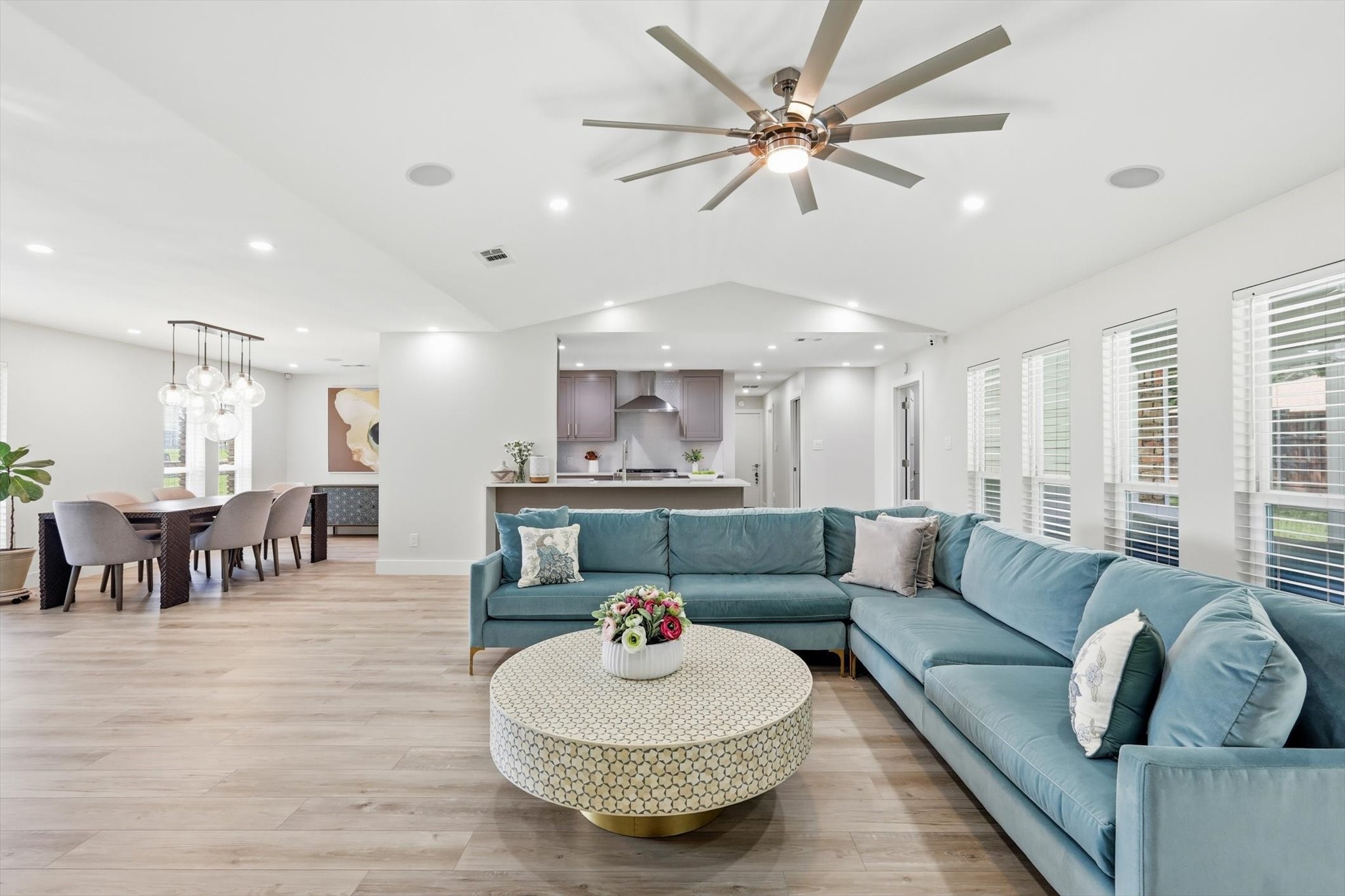 1909 W Red Bird Lane, Dallas, TX, 75232