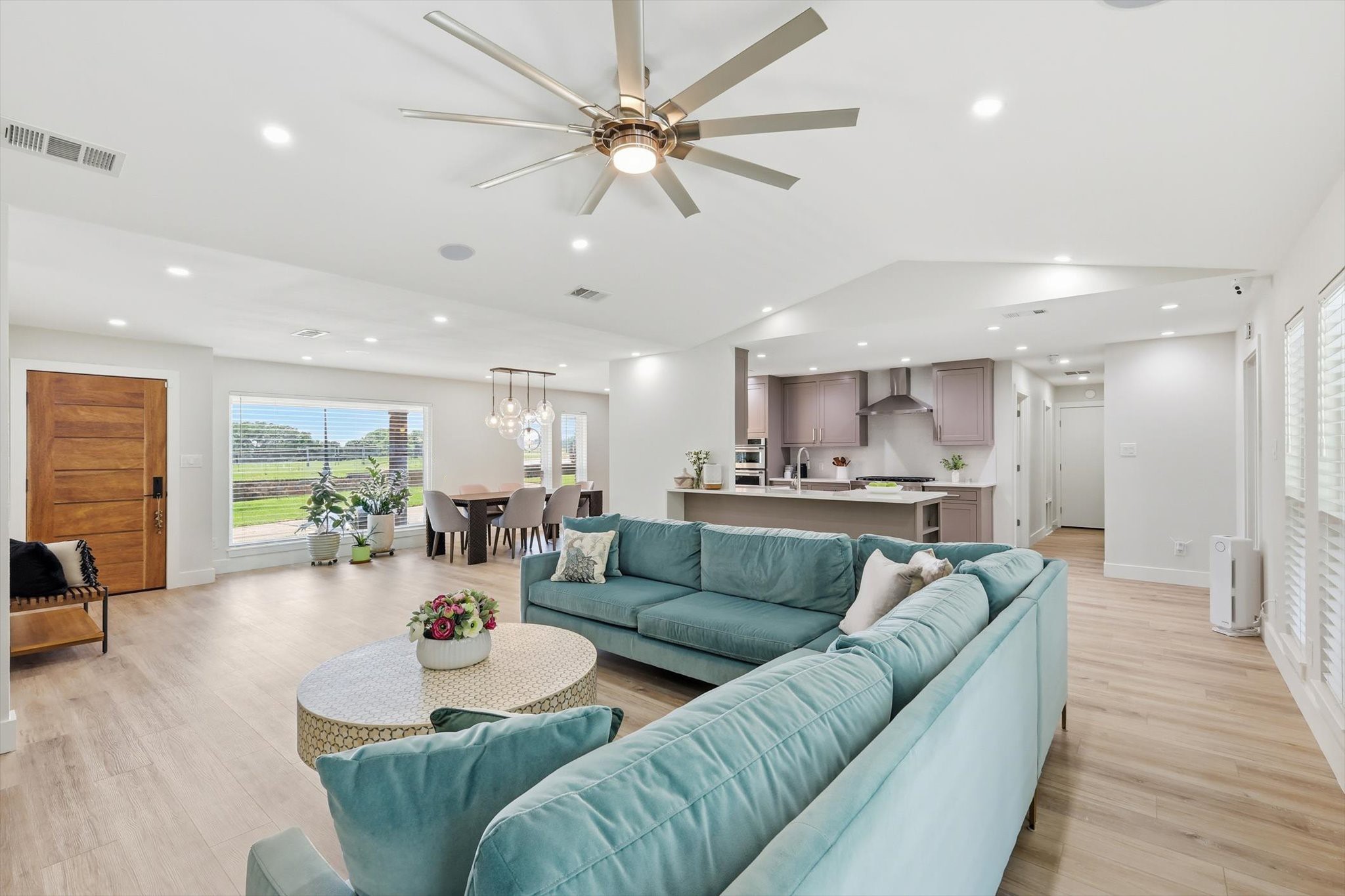 1909 W Red Bird Lane, Dallas, TX, 75232